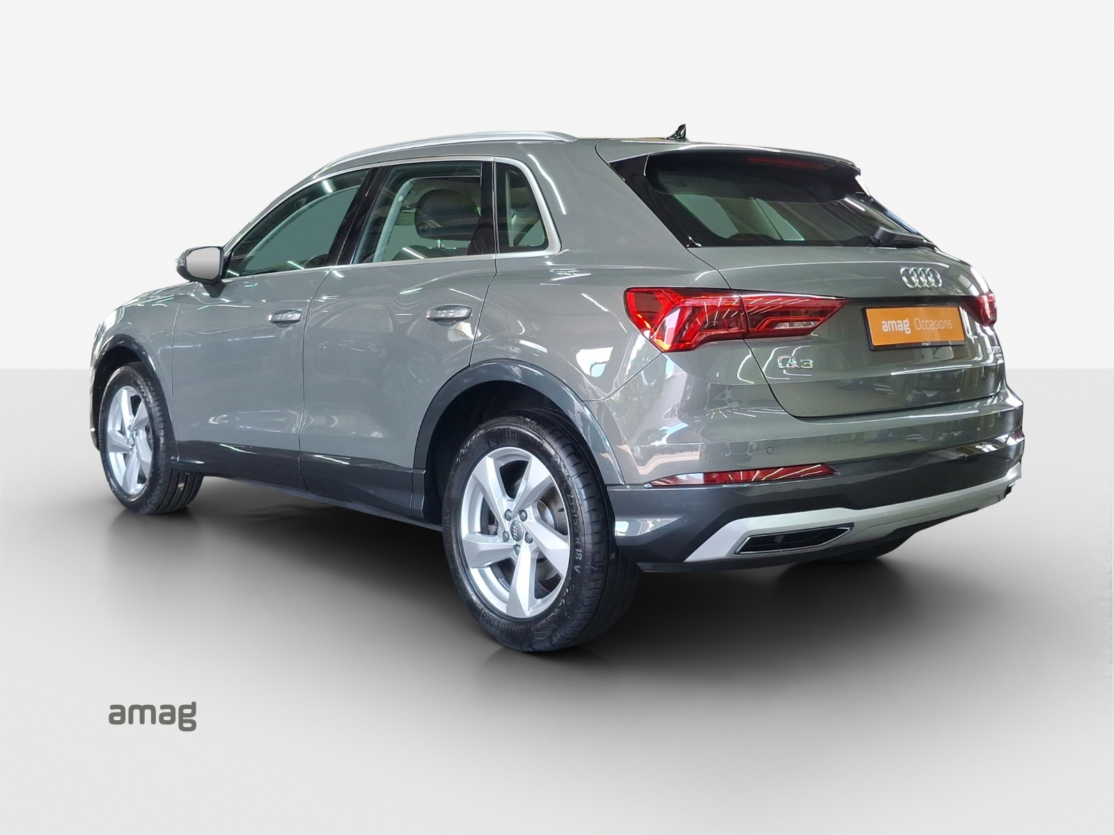 AUDI Q3 40 TFSI advanced quattro S-tronic-image-2