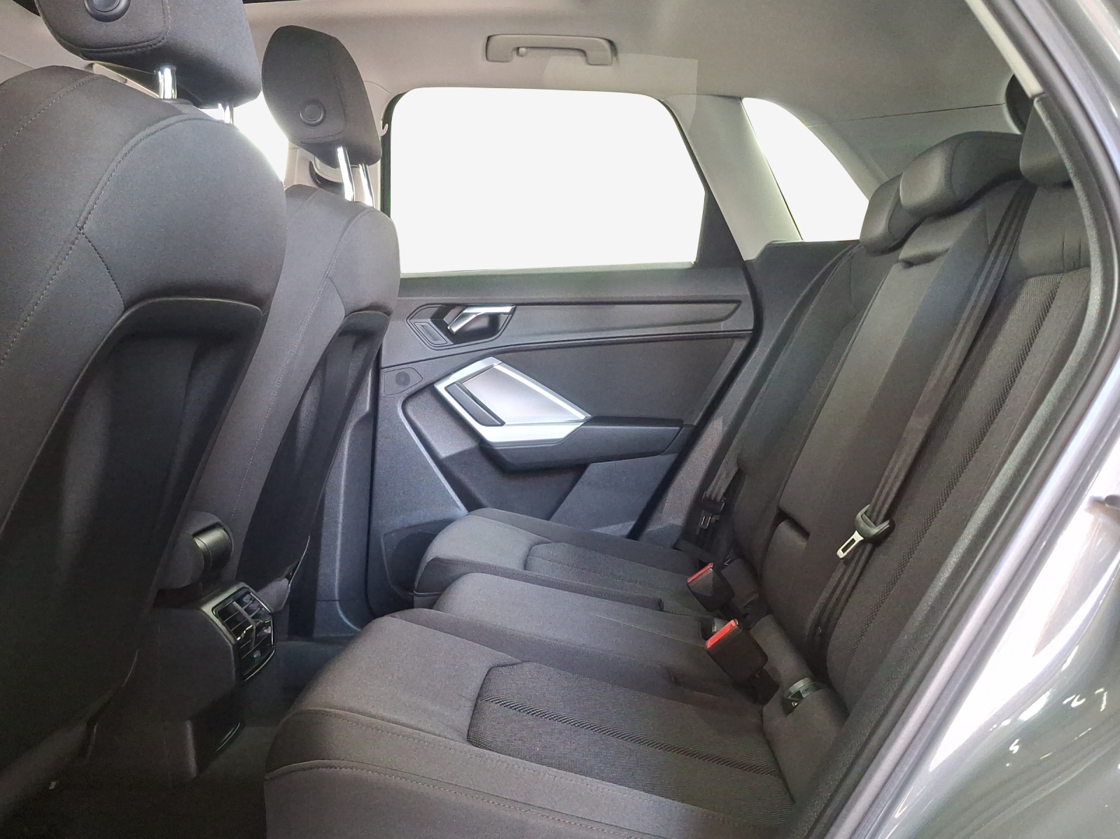AUDI Q3 40 TFSI advanced quattro S-tronic-image-11