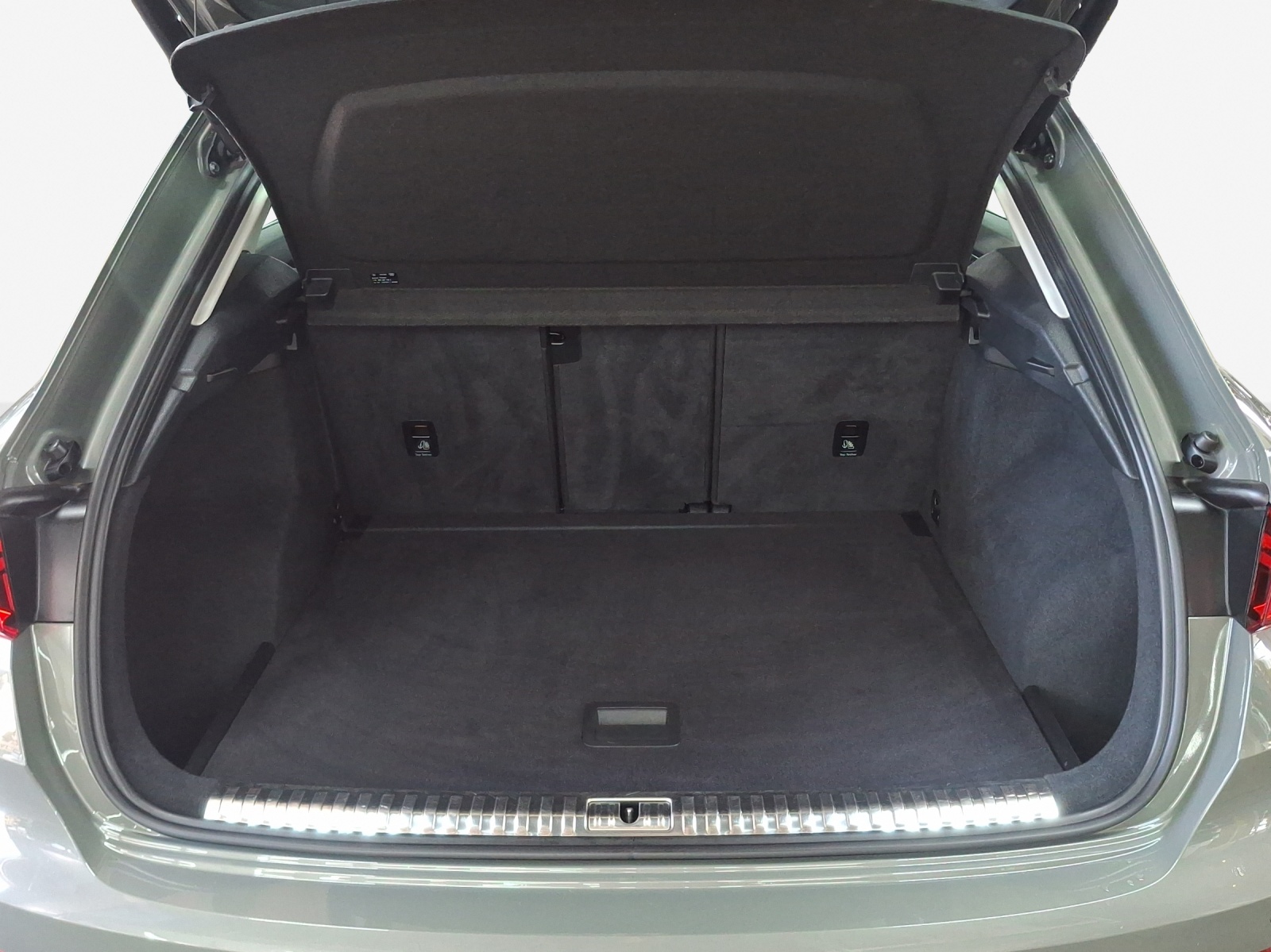 AUDI Q3 40 TFSI advanced quattro S-tronic-image-12