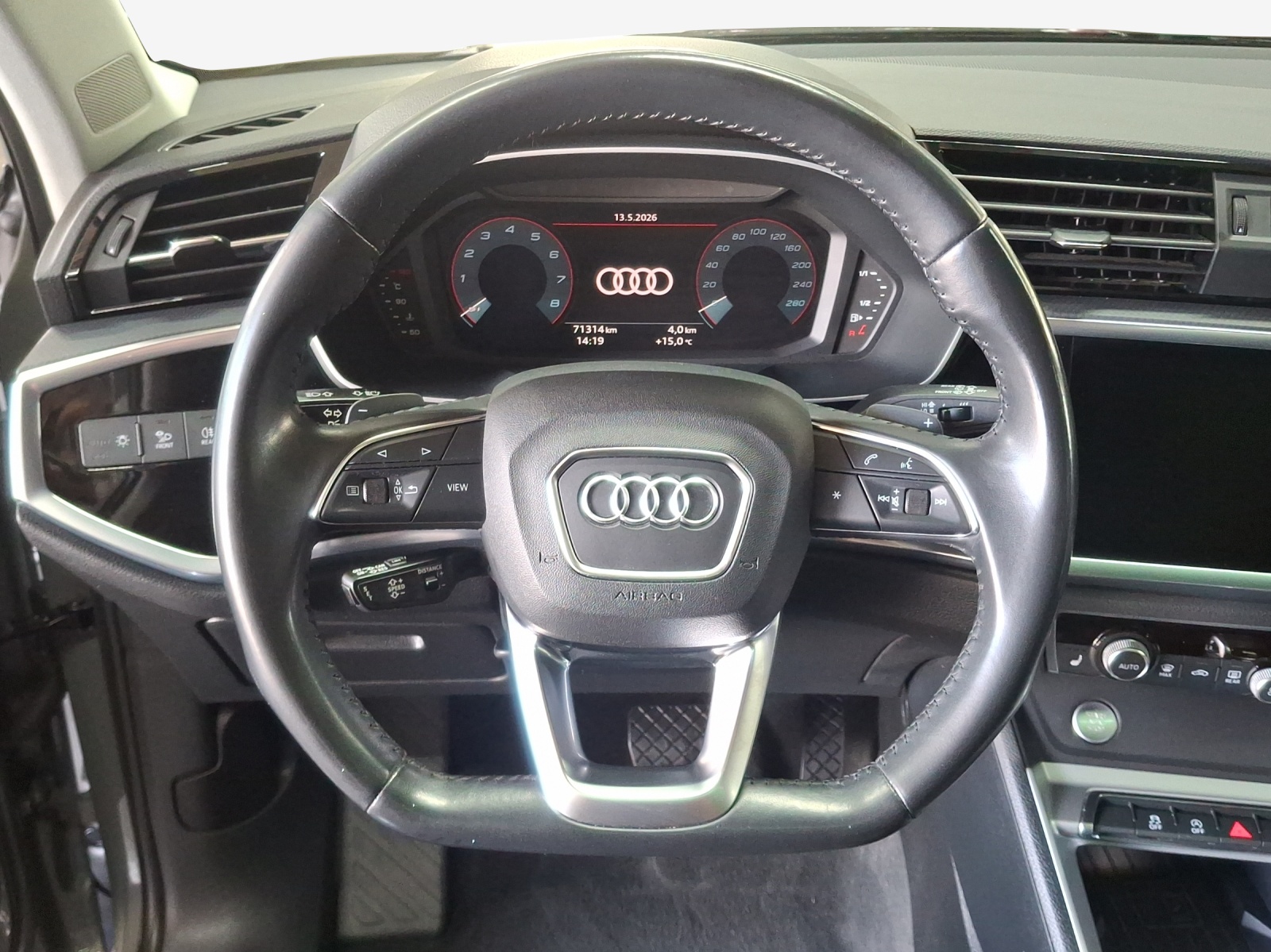 AUDI Q3 40 TFSI advanced quattro S-tronic-image-9