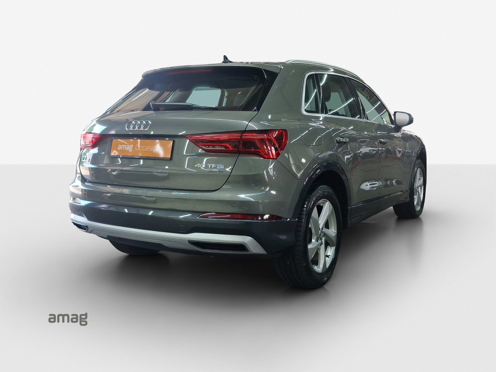 AUDI Q3 40 TFSI advanced quattro S-tronic-image-4