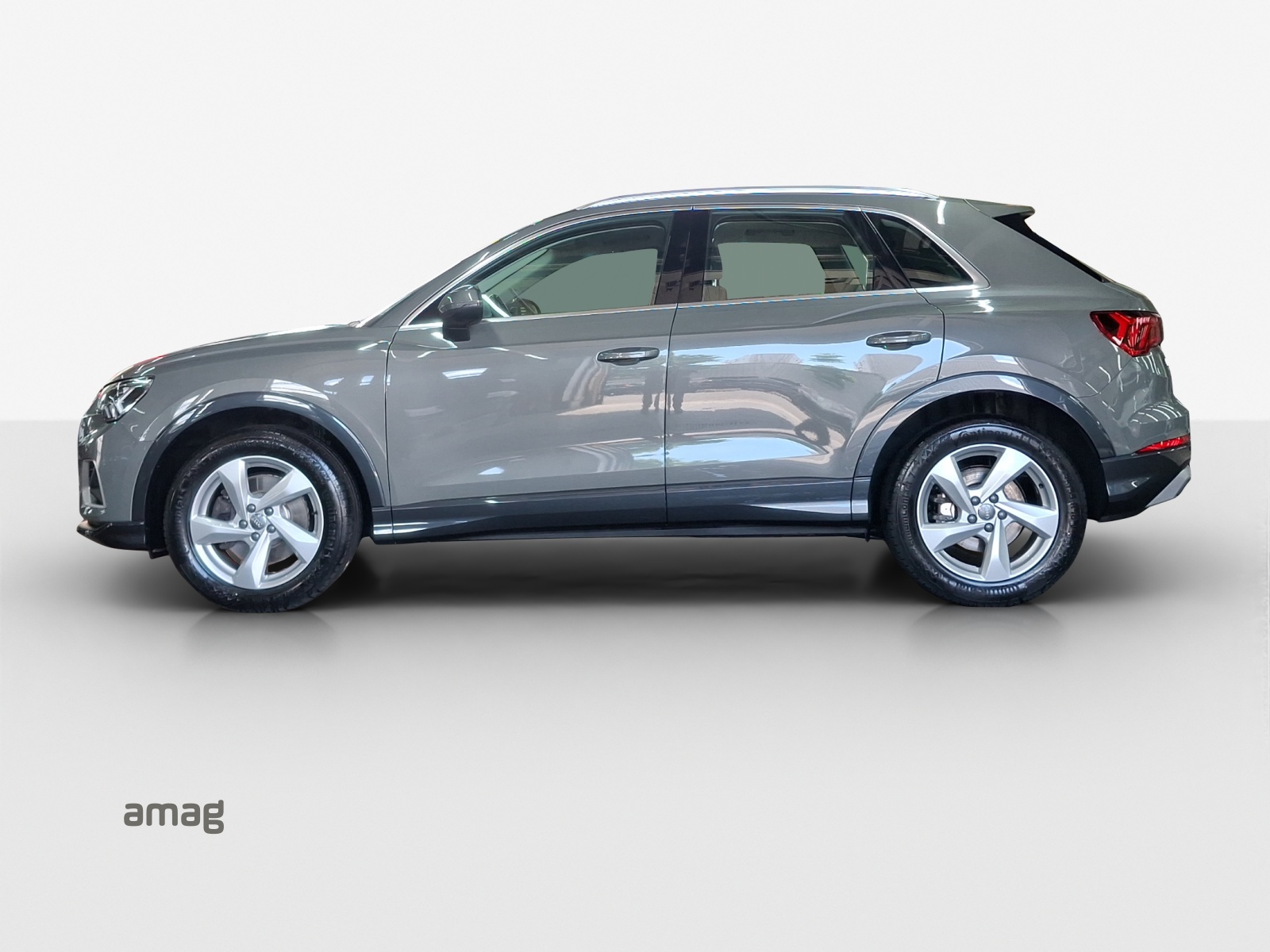 AUDI Q3 40 TFSI advanced quattro S-tronic-image-1