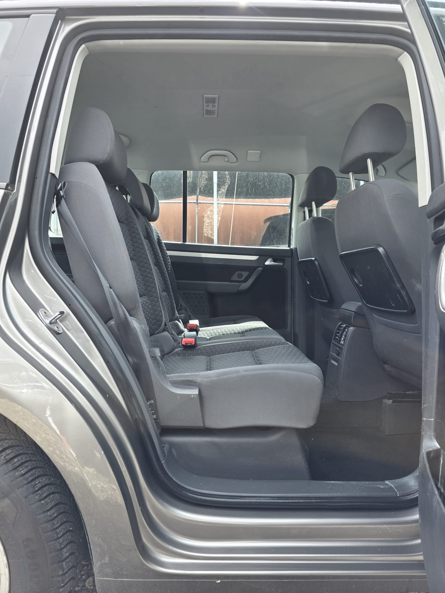 VW Touran 2.0 TDI Highline-image-11