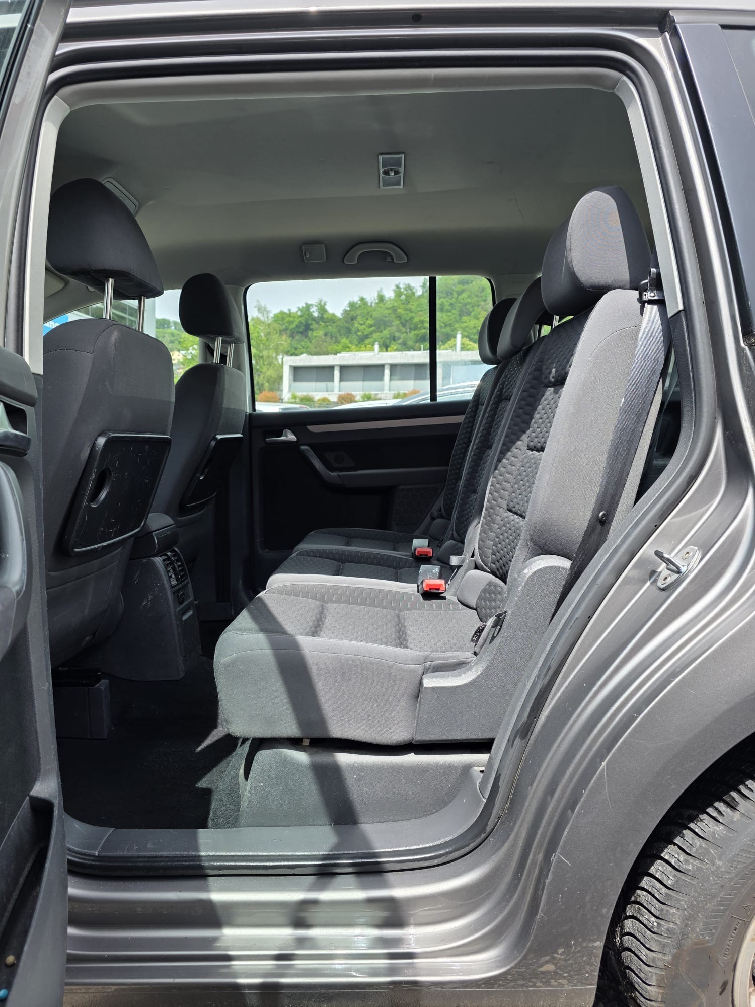 VW Touran 2.0 TDI Highline-image-12