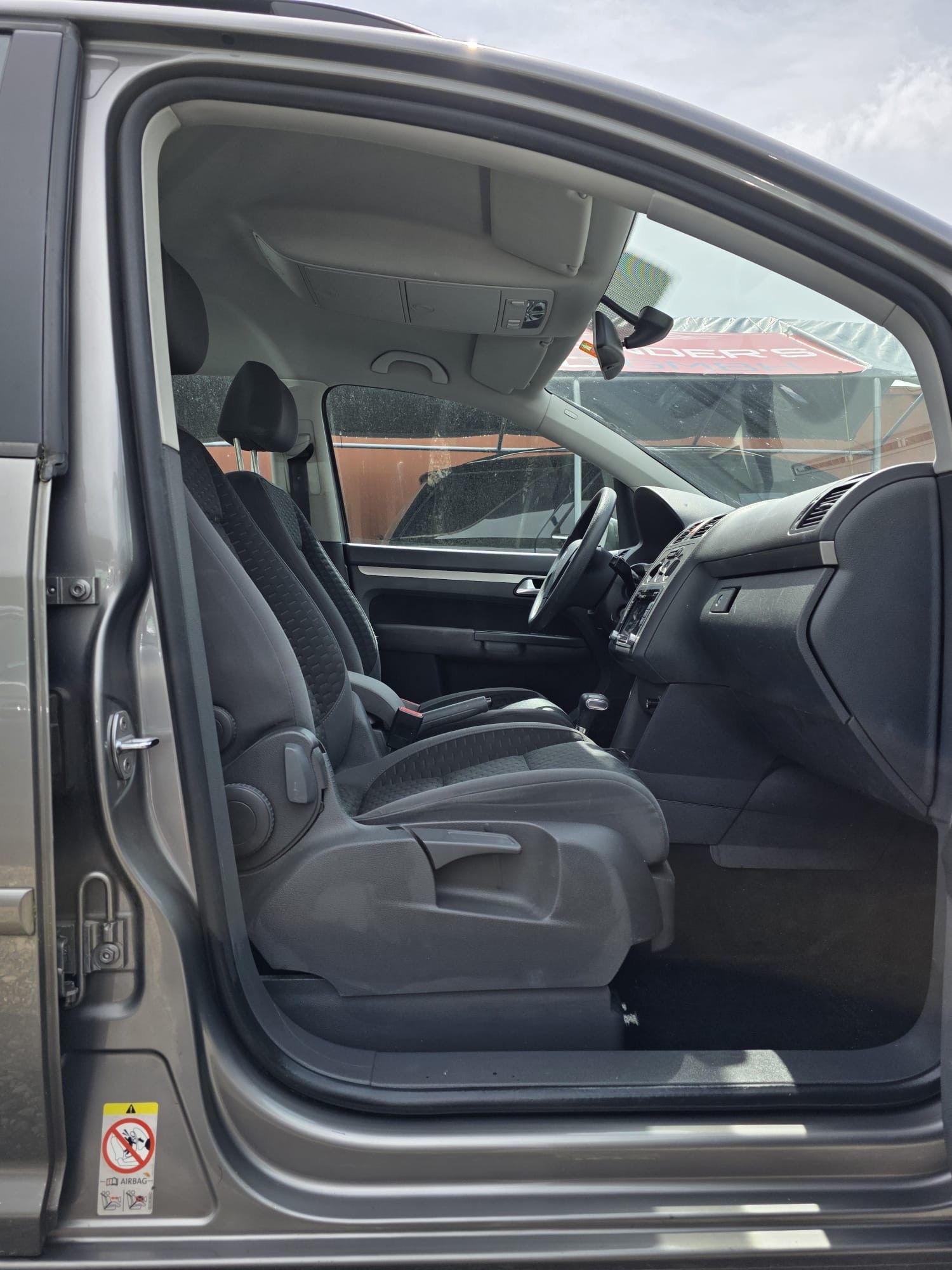 VW Touran 2.0 TDI Highline-image-10