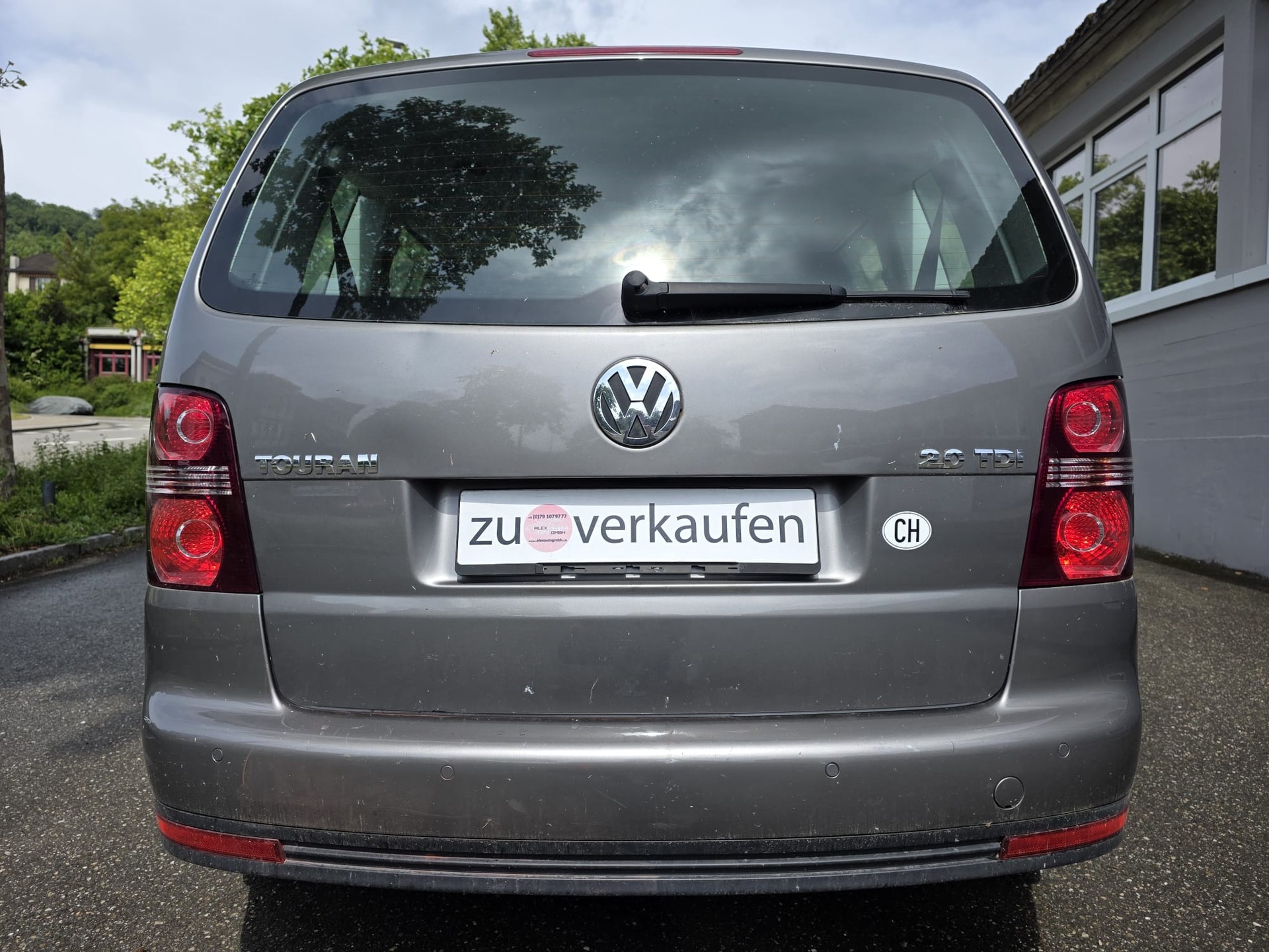 VW Touran 2.0 TDI Highline-image-5