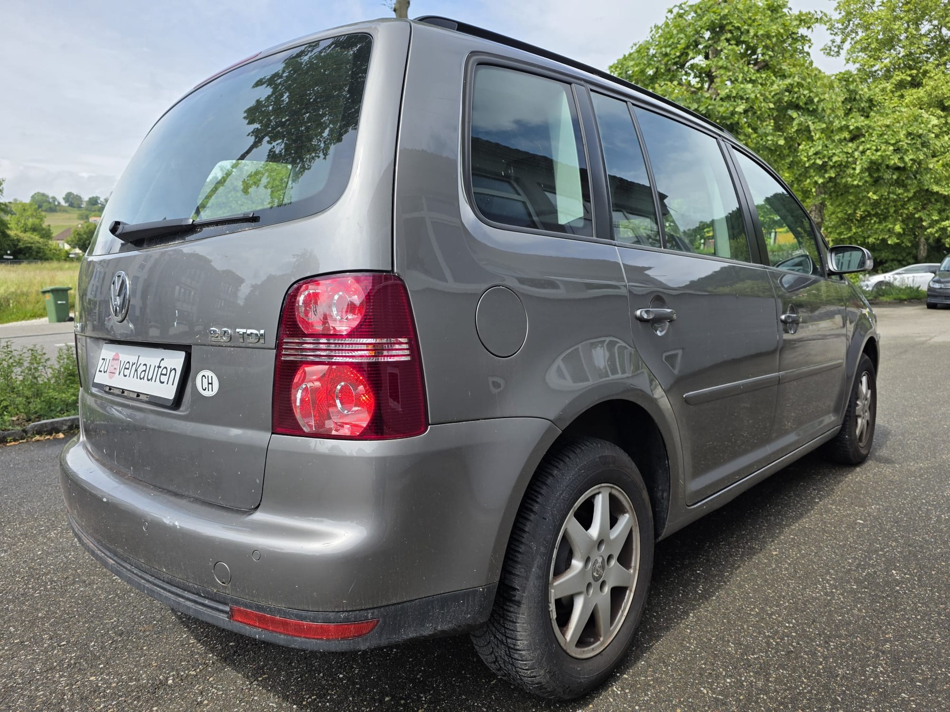 VW Touran 2.0 TDI Highline-image-4