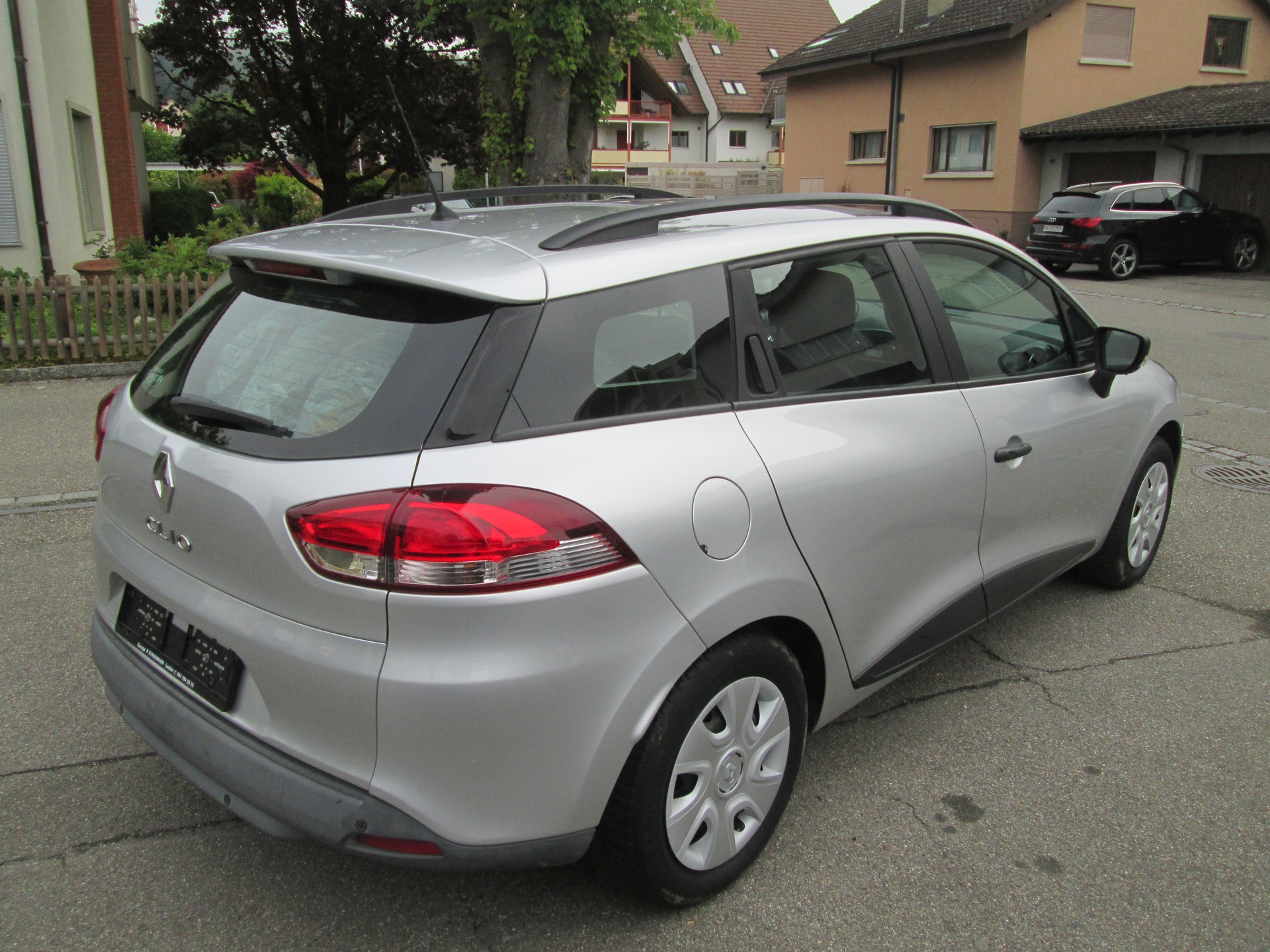 RENAULT Clio Grandtour 1.2 16V Authentique-image-4
