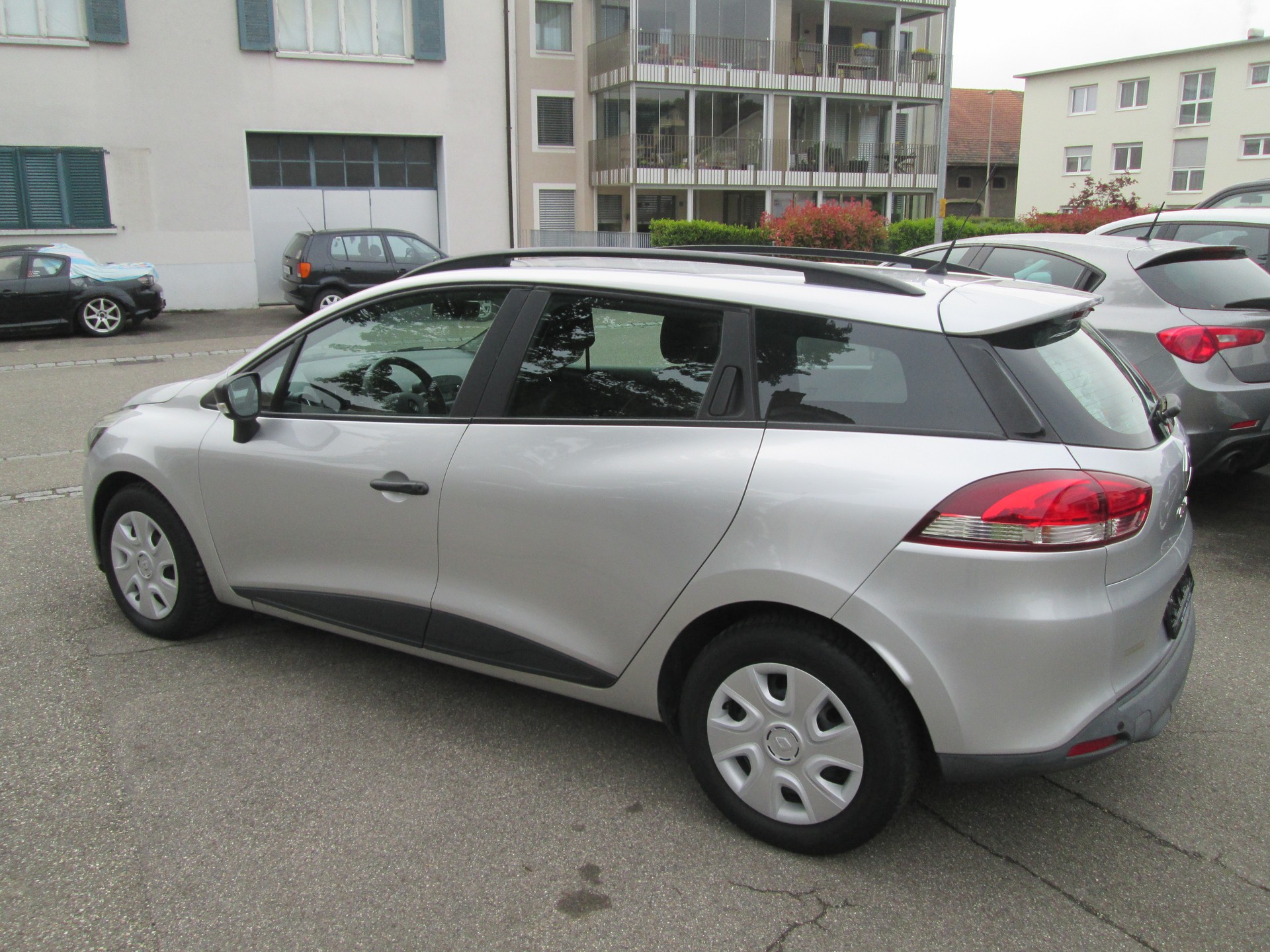 RENAULT Clio Grandtour 1.2 16V Authentique-image-2