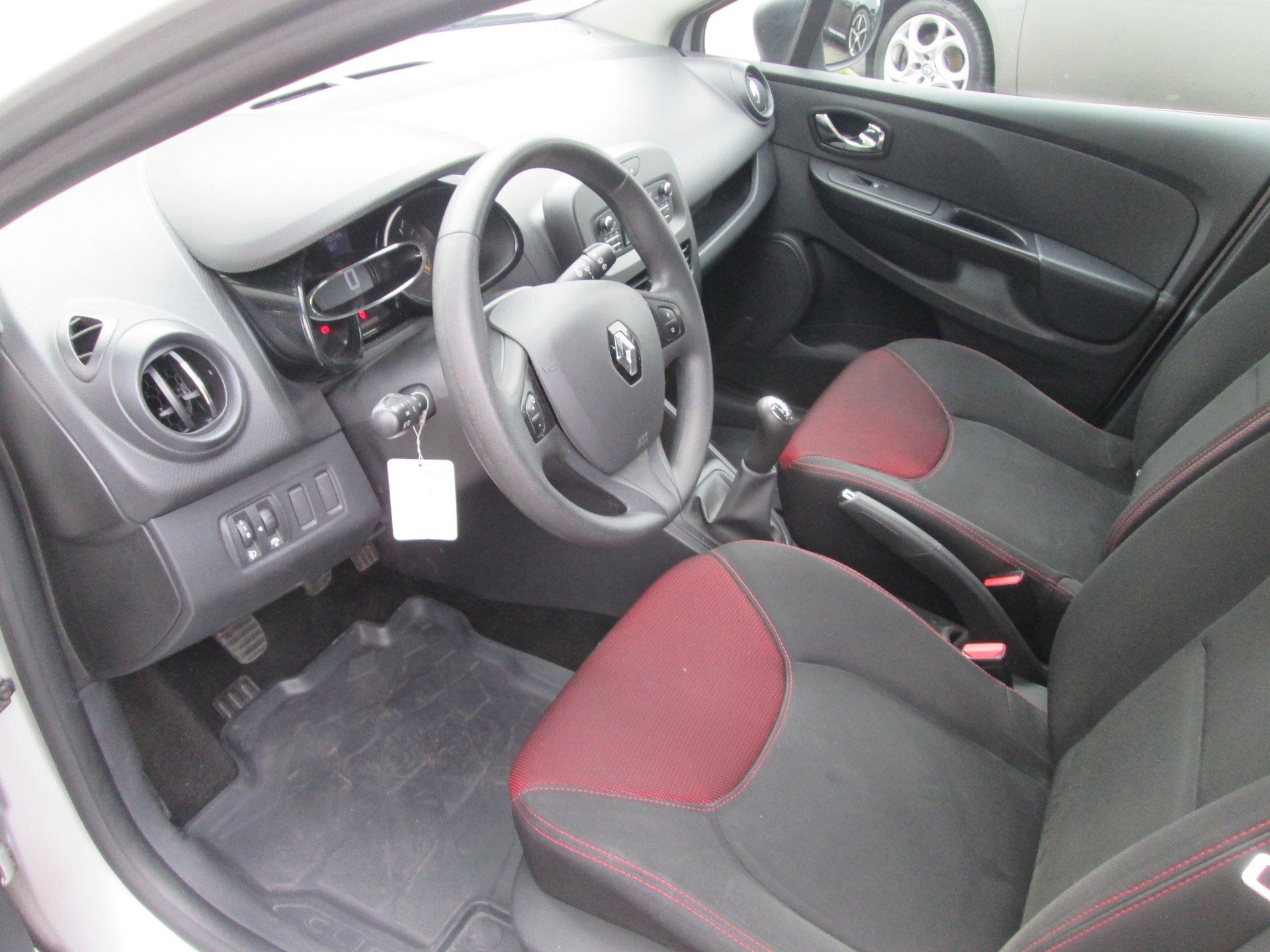 RENAULT Clio Grandtour 1.2 16V Authentique-image-7