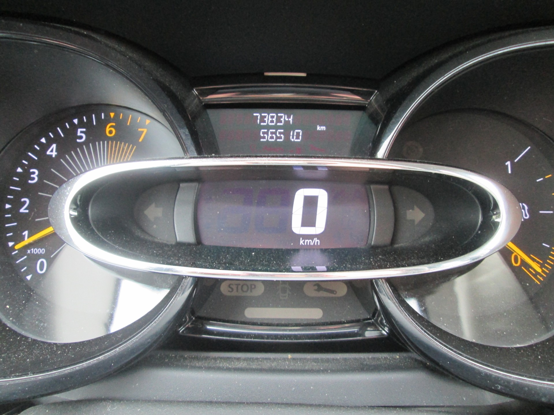 RENAULT Clio Grandtour 1.2 16V Authentique-image-12