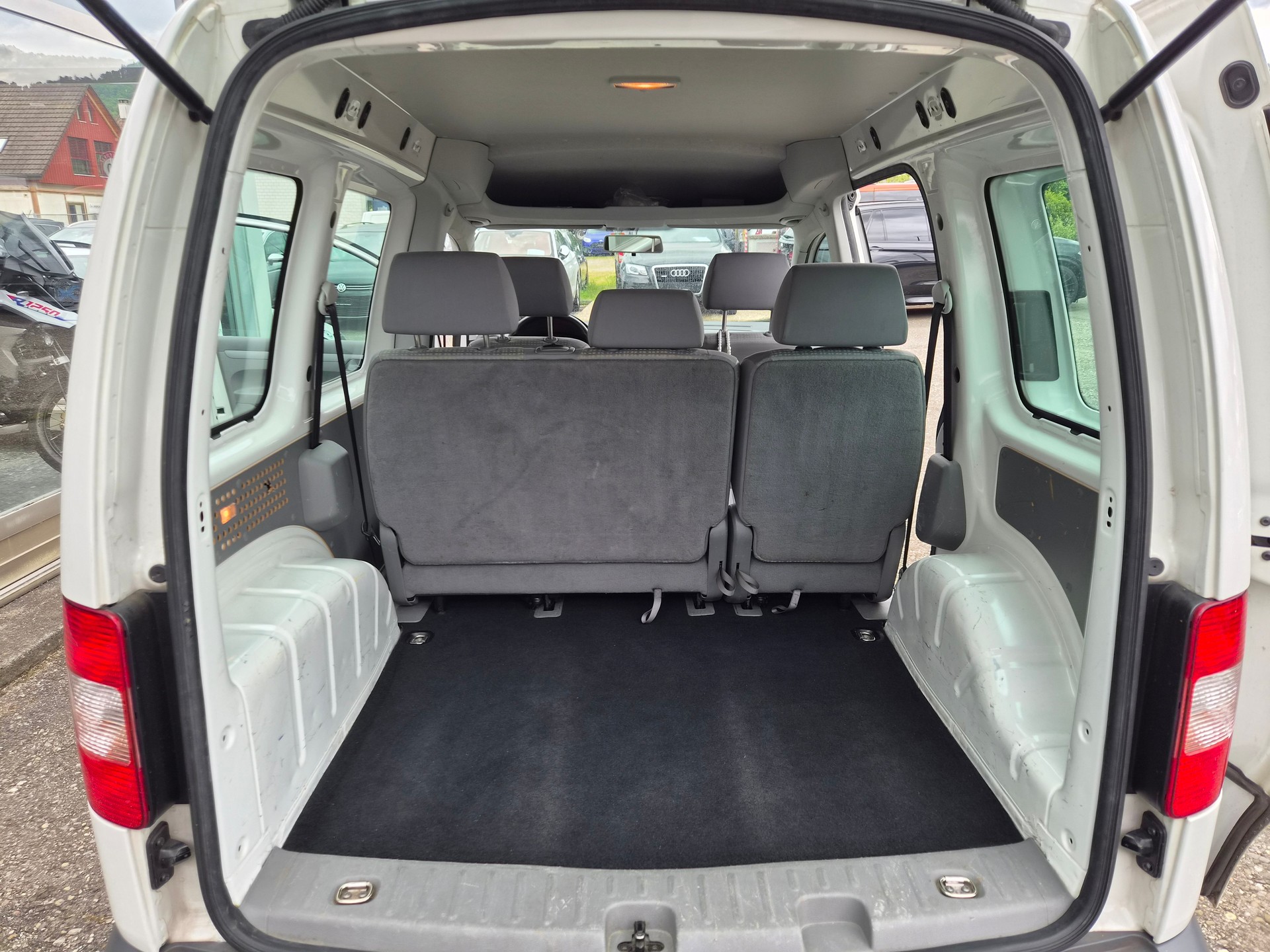 VW Caddy 2.0 EcoFuel-image-11