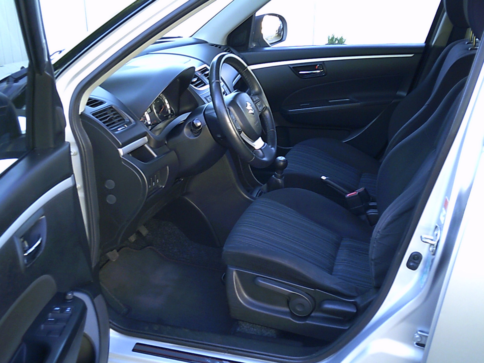 SUZUKI Swift 1.2i 16V PizSulai 4x4-image-7