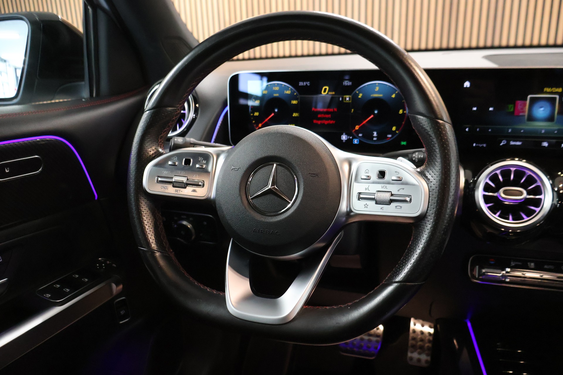 MERCEDES-BENZ GLB 220 d 4Matic AMG Line 8G-Tronic-image-19