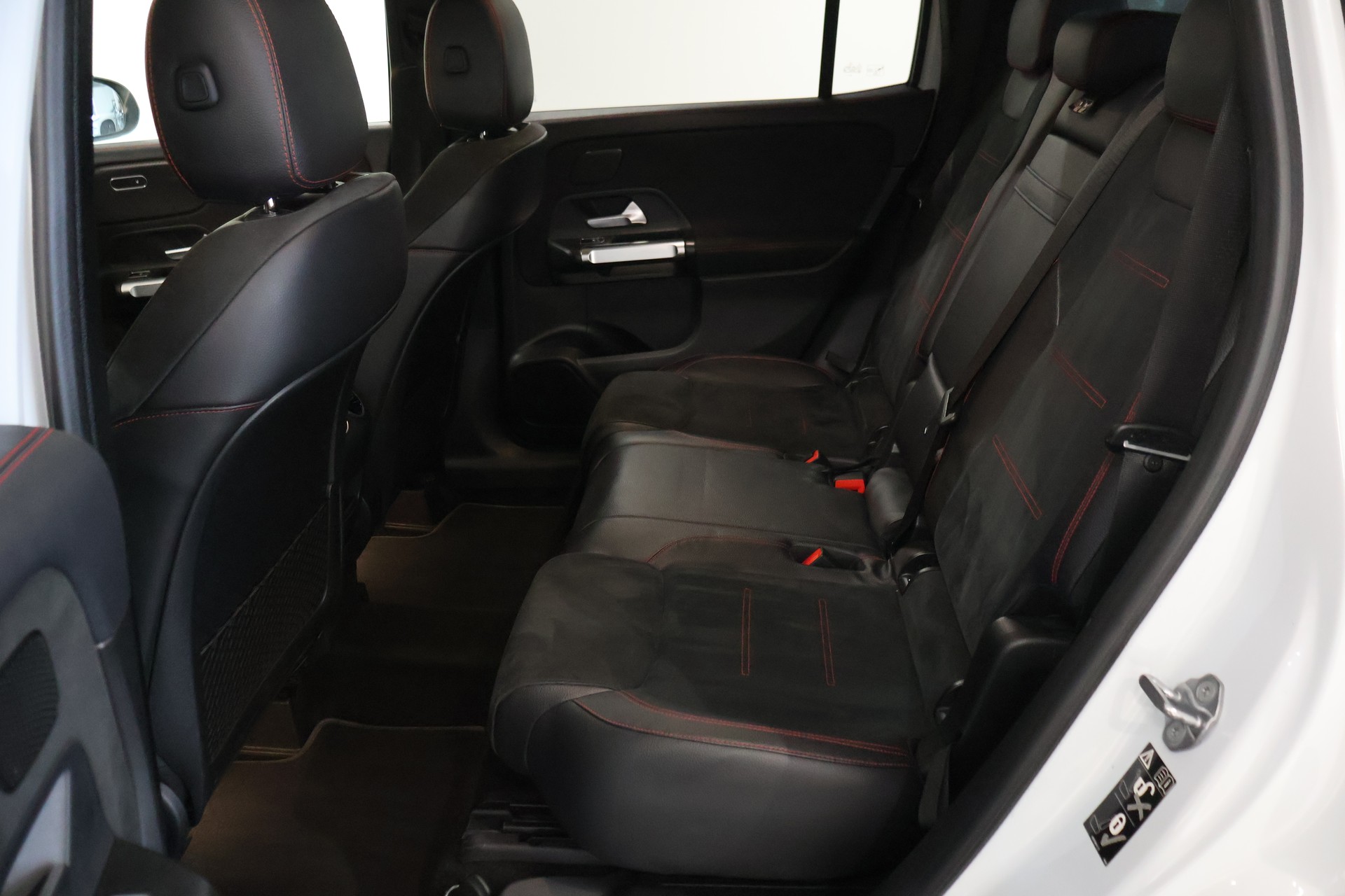 MERCEDES-BENZ GLB 220 d 4Matic AMG Line 8G-Tronic-image-11