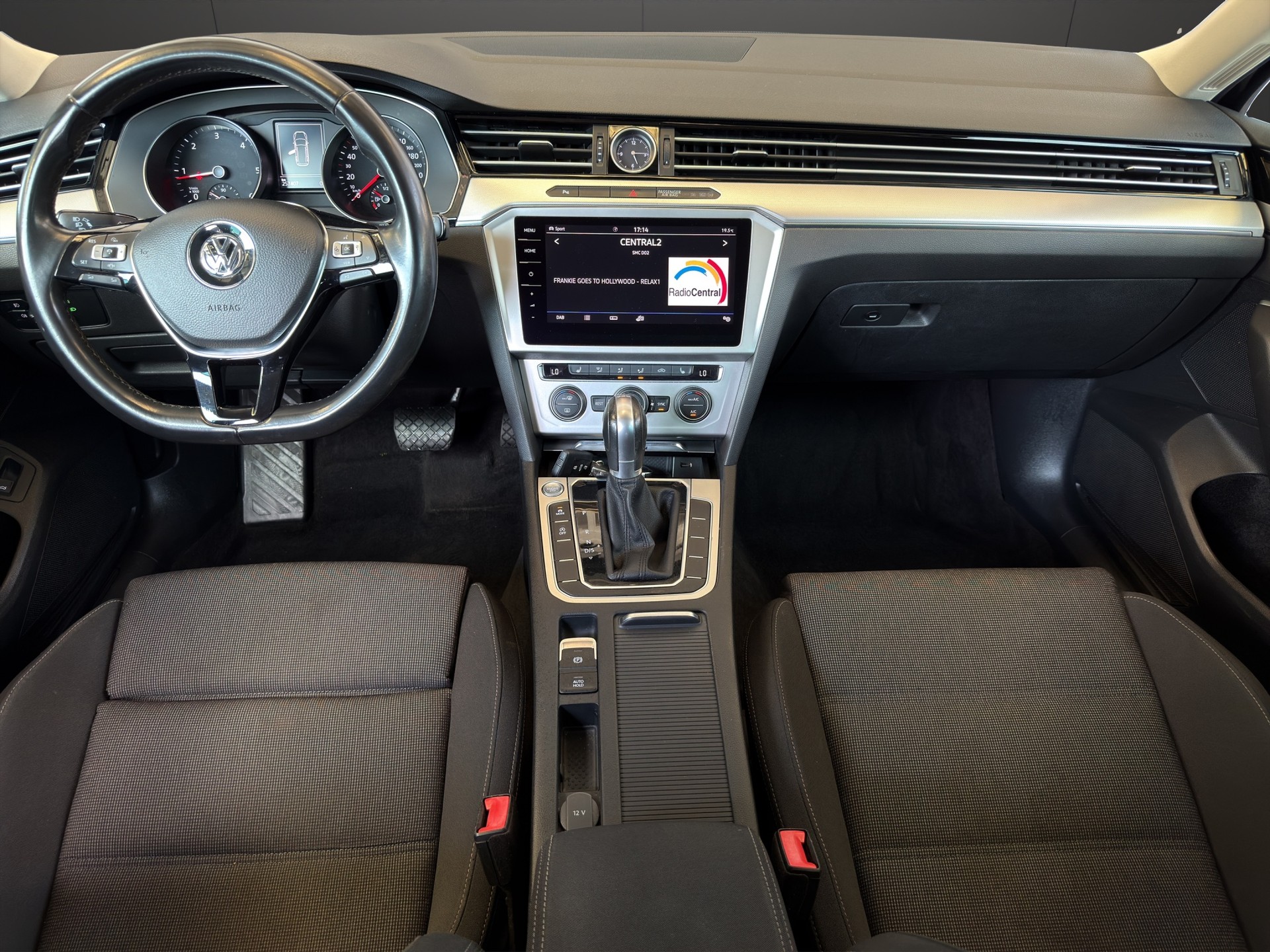 VW Passat Variant 2.0 TDI BMT Comfortline DSG 4Motion-image-10