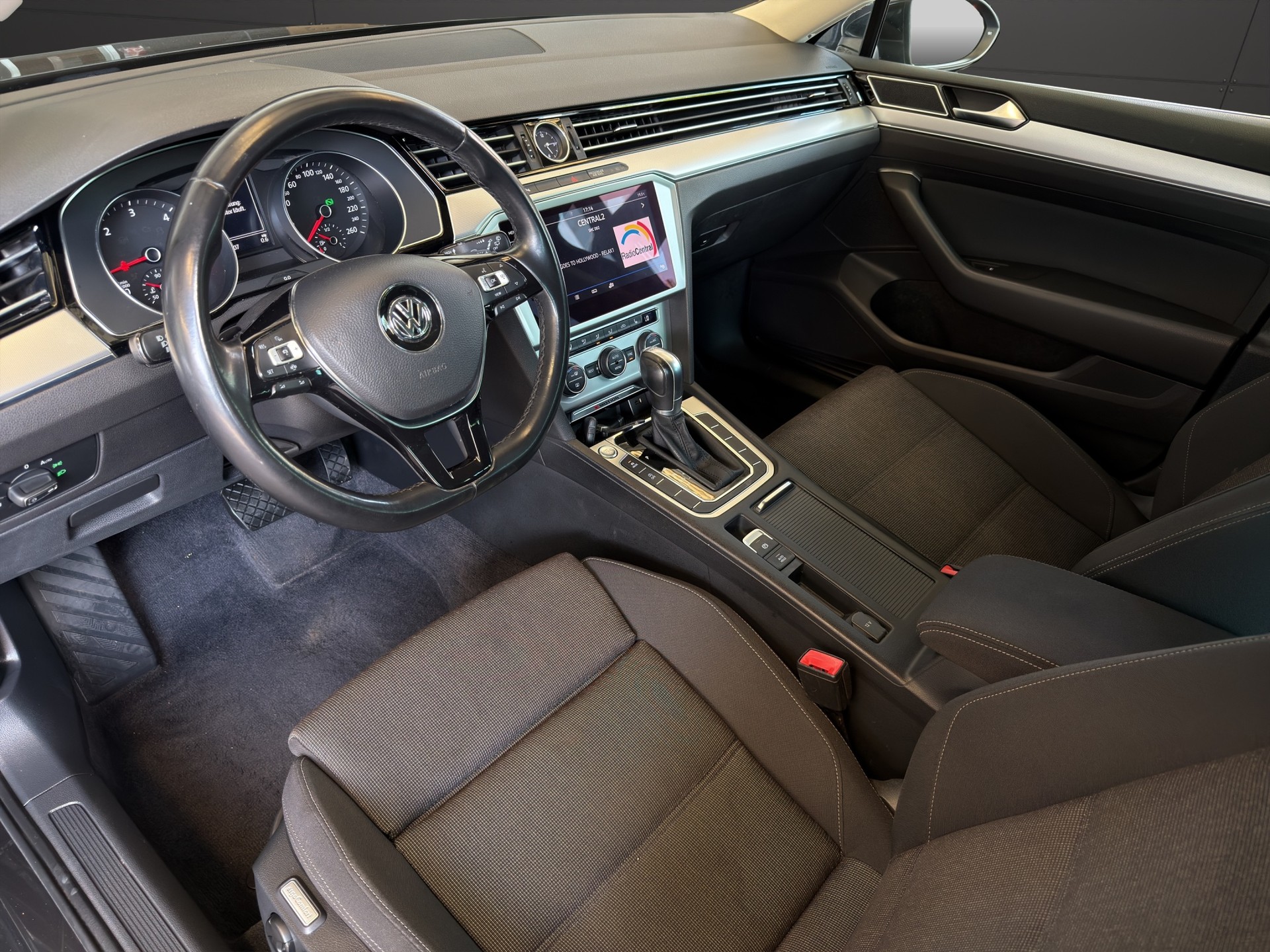 VW Passat Variant 2.0 TDI BMT Comfortline DSG 4Motion-image-9