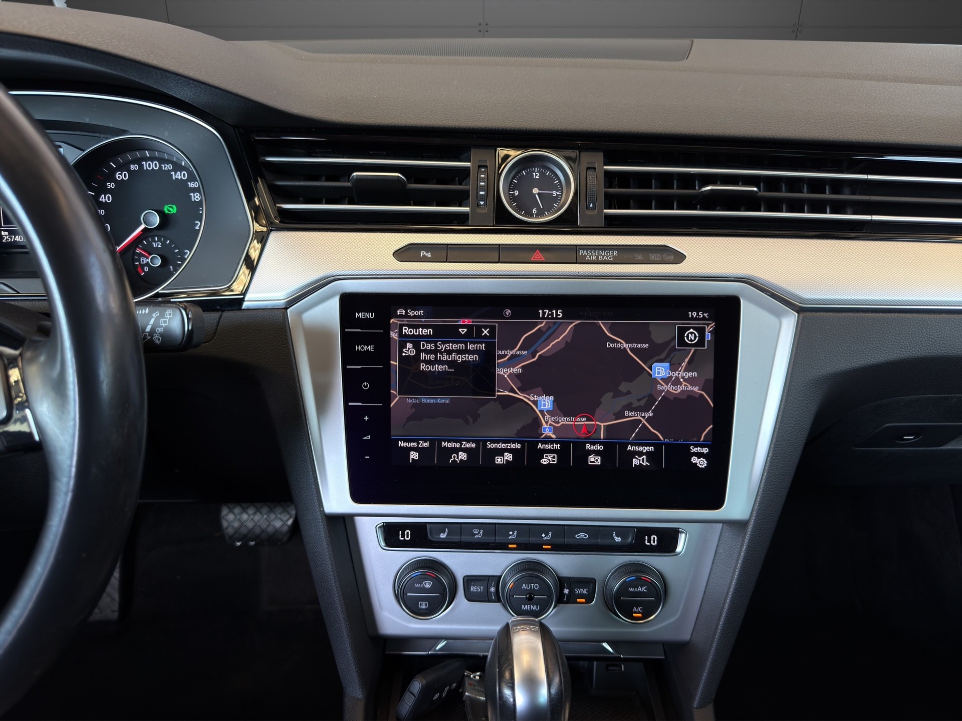 VW Passat Variant 2.0 TDI BMT Comfortline DSG 4Motion-image-12