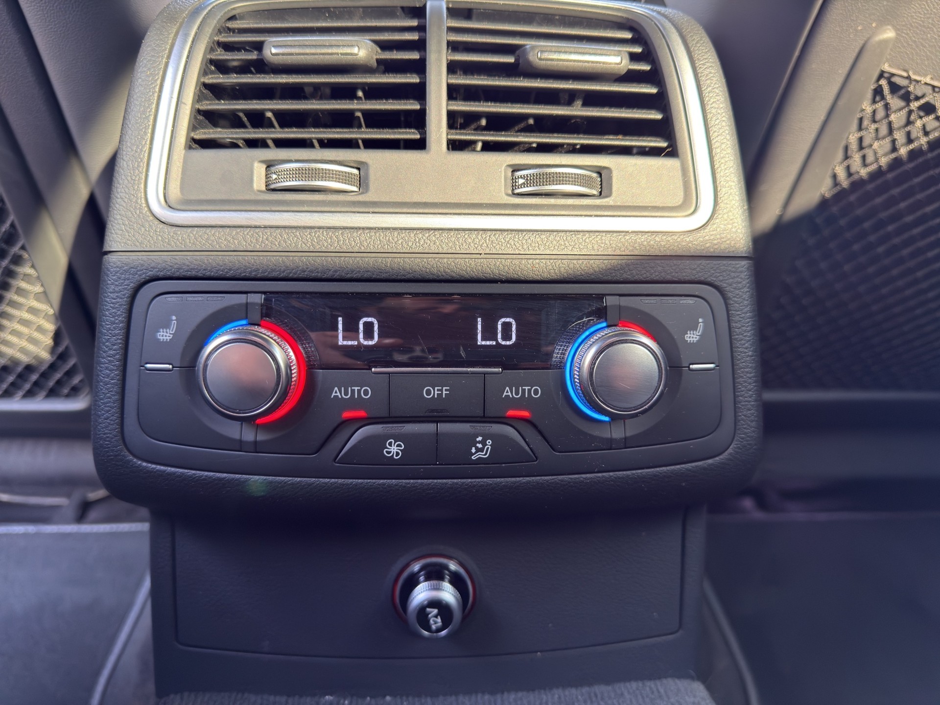 AUDI A6 Avant 3.0 BiTDI V6 quattro tiptronic-image-13