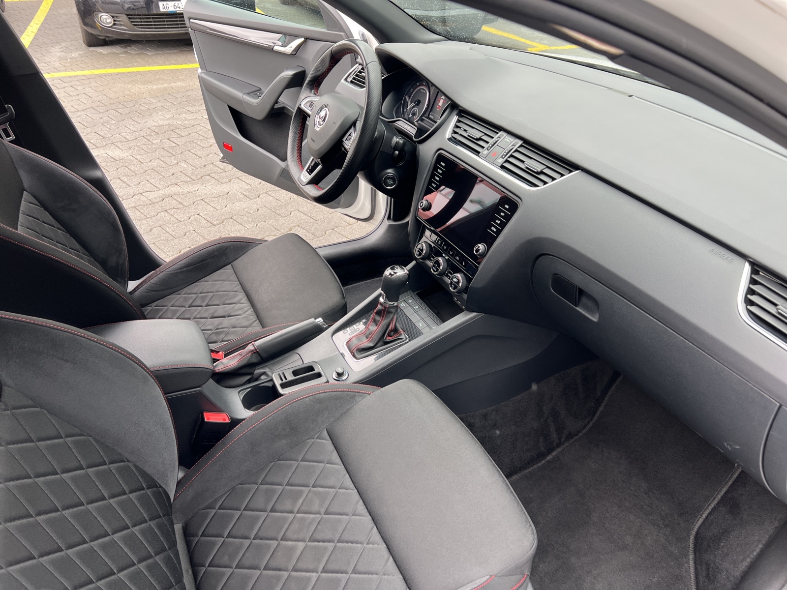 SKODA Octavia Combi 2.0 TSI RS DSG-image-6