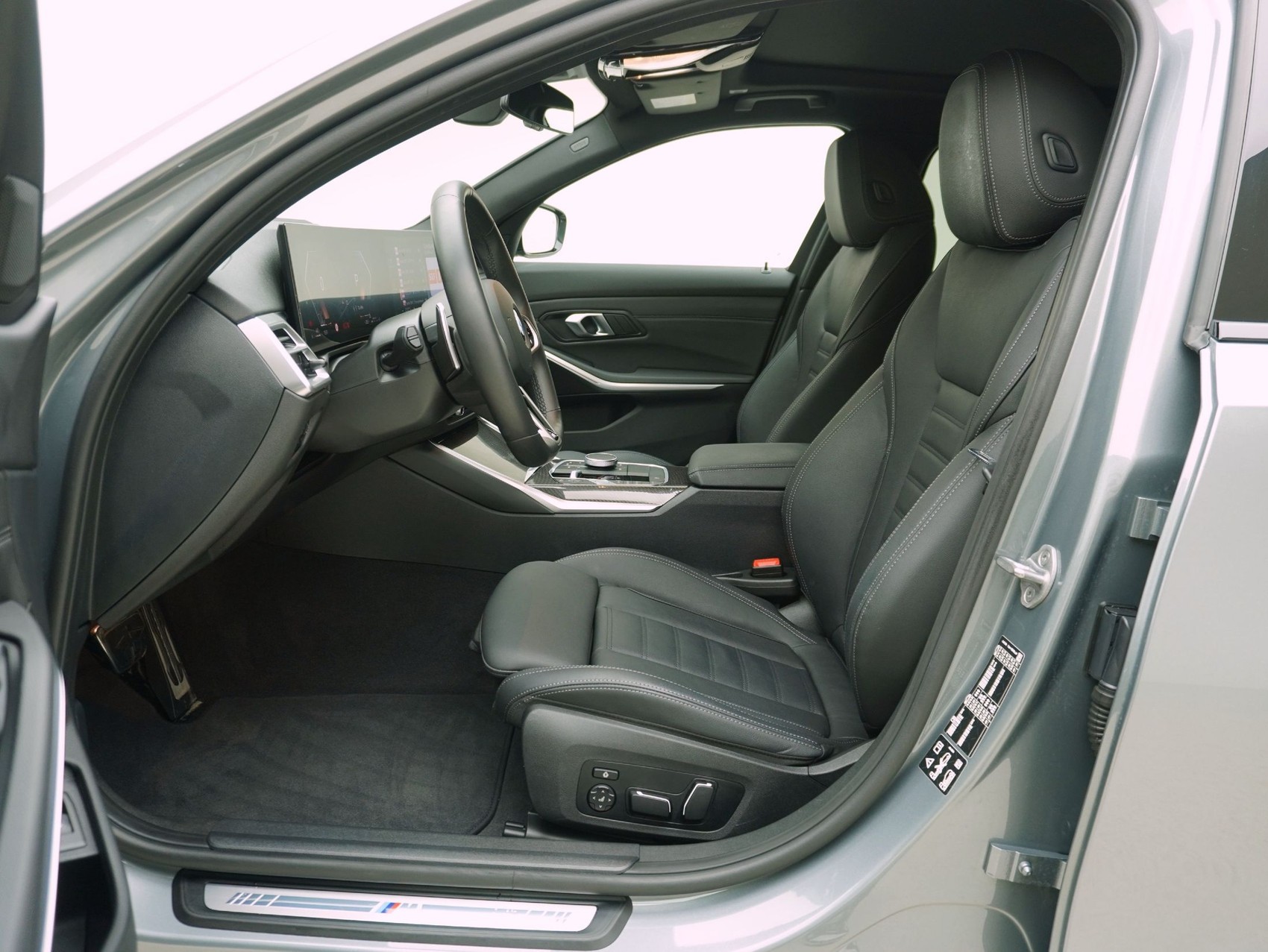 BMW 3er 320d xDrive M Sport Touring **BMW Werksgarantie bis 01/2029**-image-9