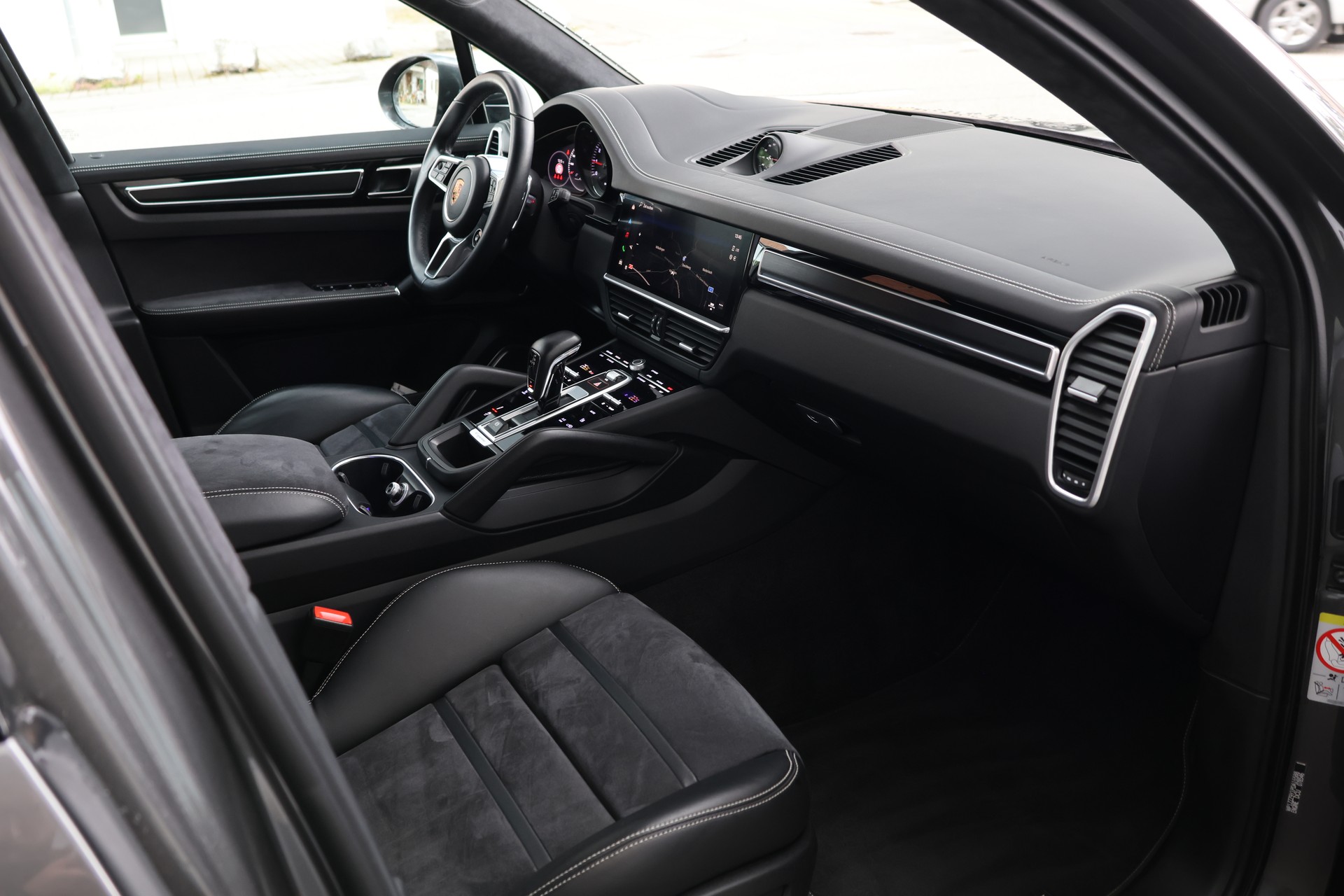 PORSCHE Cayenne GTS (CH) "2+2y Approved"-image-18