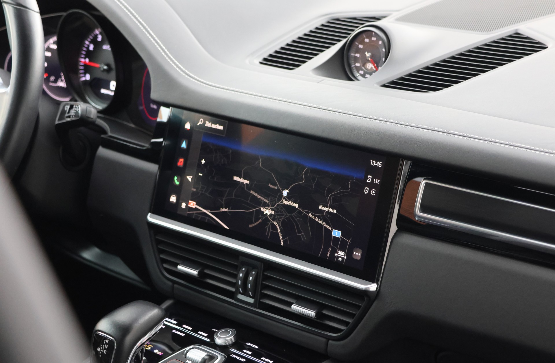 PORSCHE Cayenne GTS (CH) "2+2y Approved"-image-24