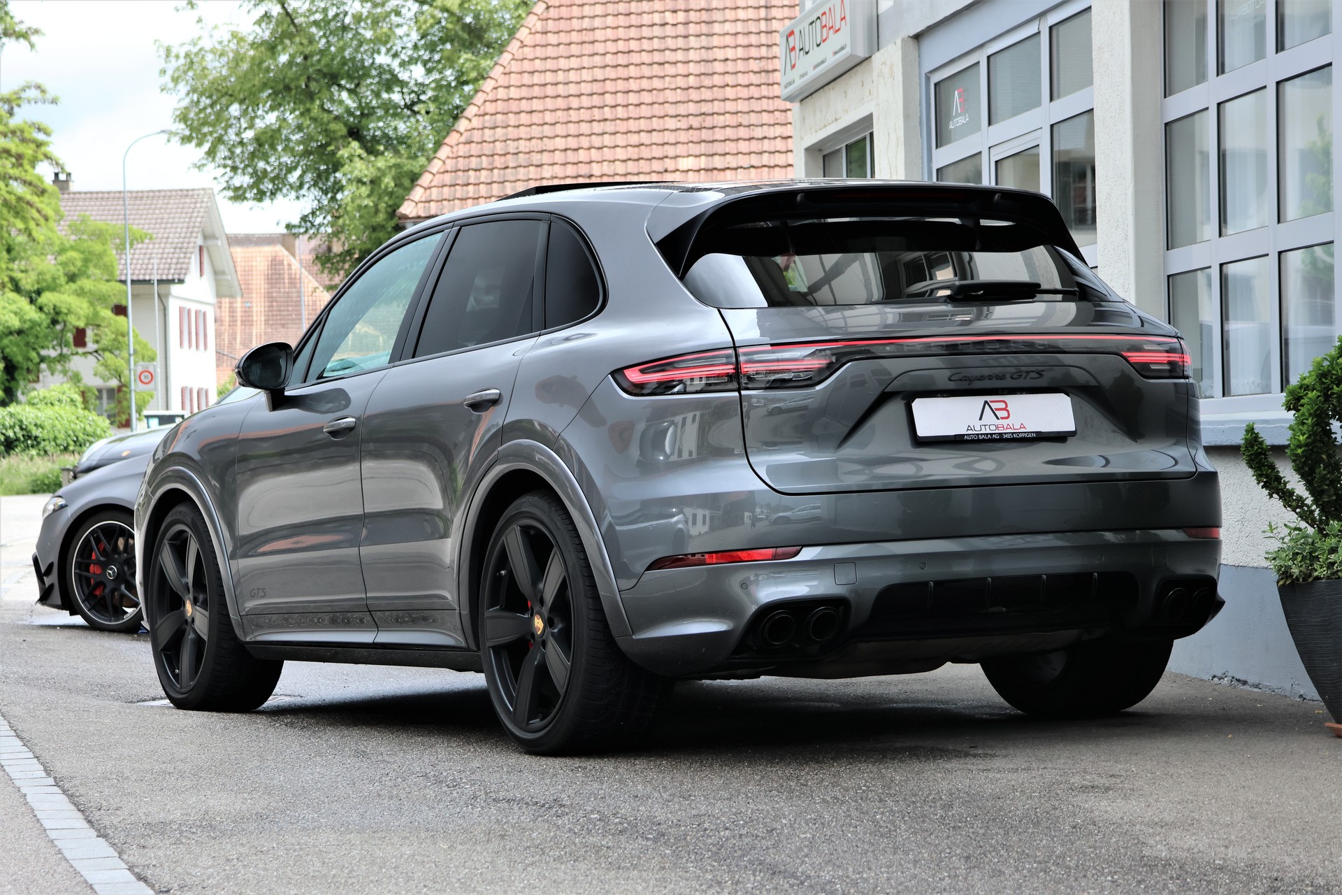 PORSCHE Cayenne GTS (CH) "2+2y Approved"-image-2