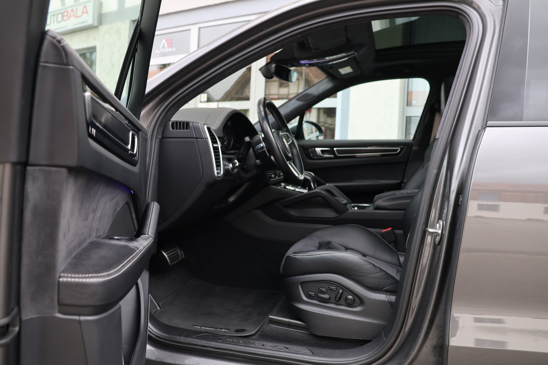 PORSCHE Cayenne GTS (CH) "2+2y Approved"-image-9