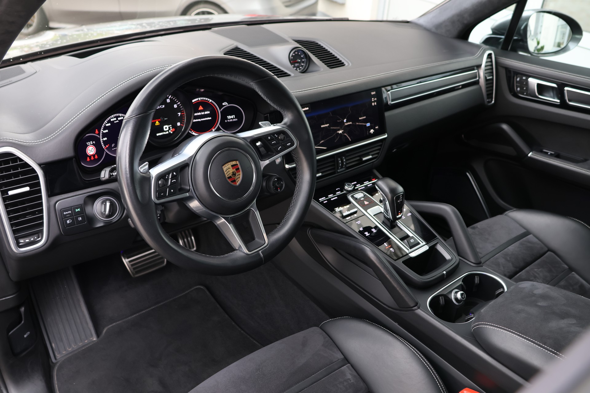 PORSCHE Cayenne GTS (CH) "2+2y Approved"-image-10