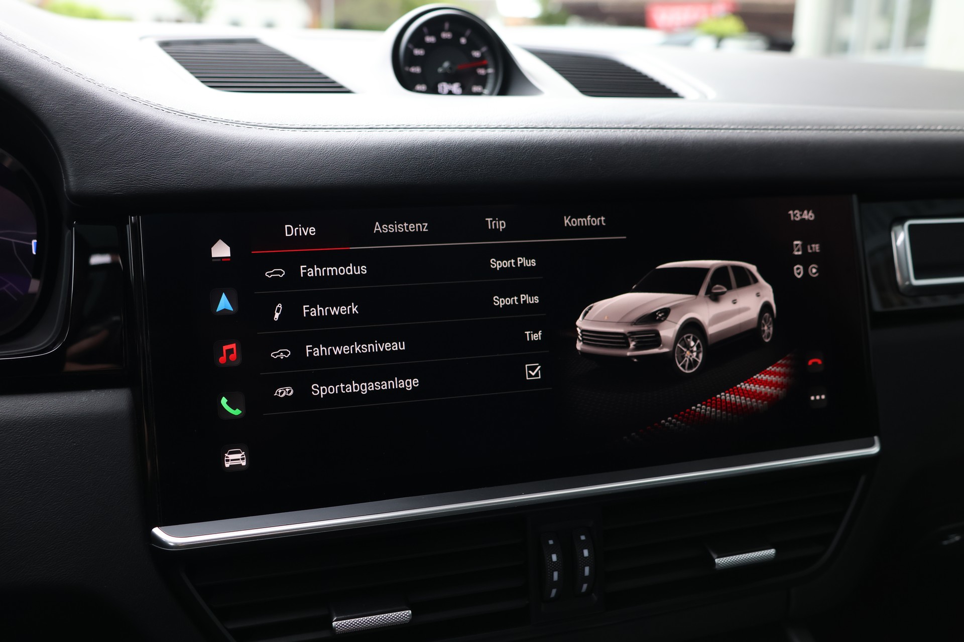 PORSCHE Cayenne GTS (CH) "2+2y Approved"-image-22