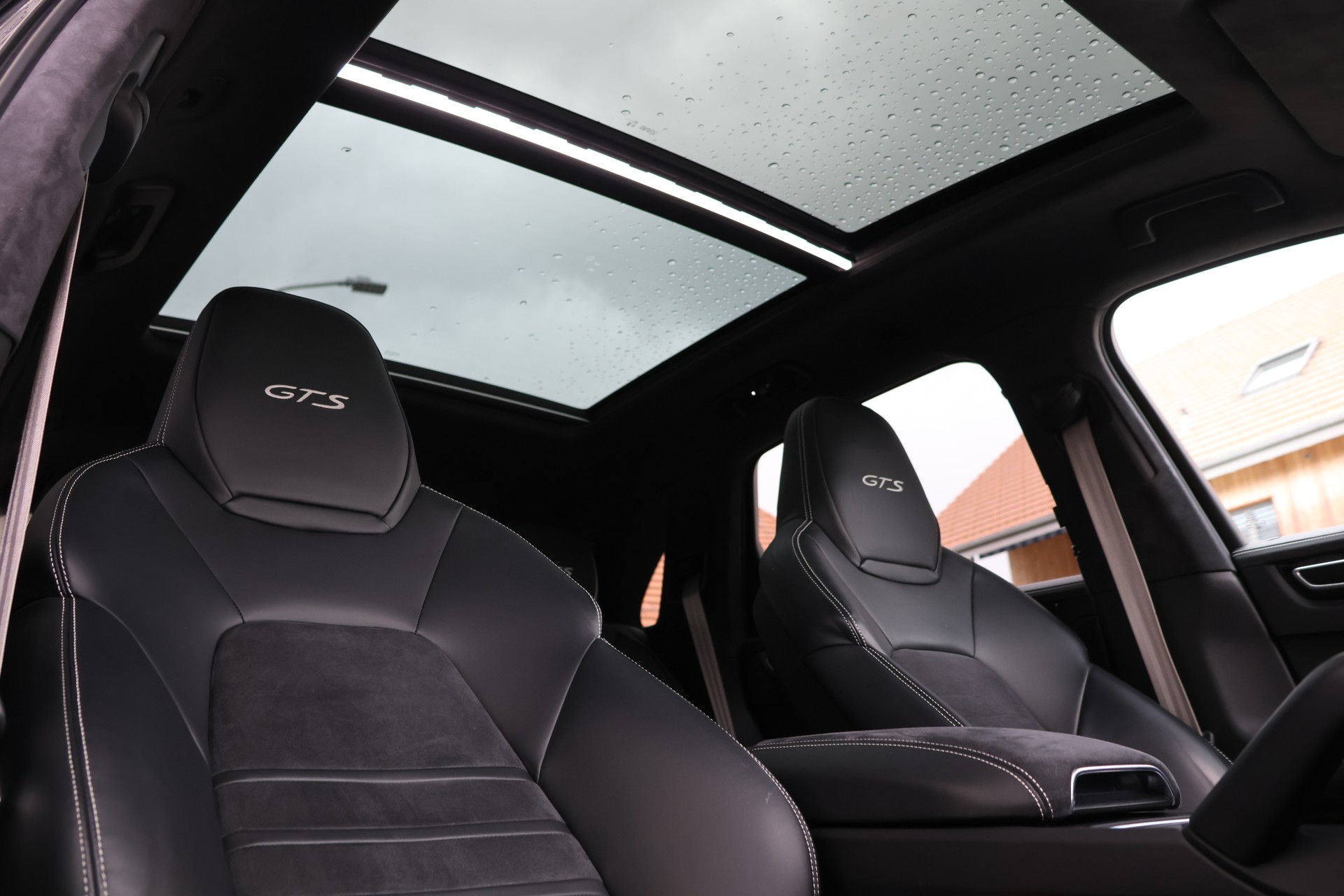 PORSCHE Cayenne GTS (CH) "2+2y Approved"-image-19