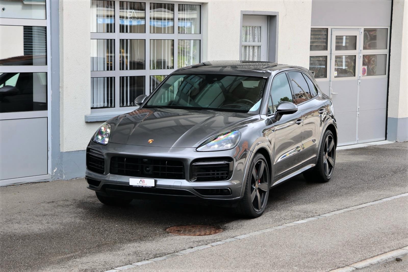 PORSCHE Cayenne GTS (CH) "2+2y Approved"-image-0