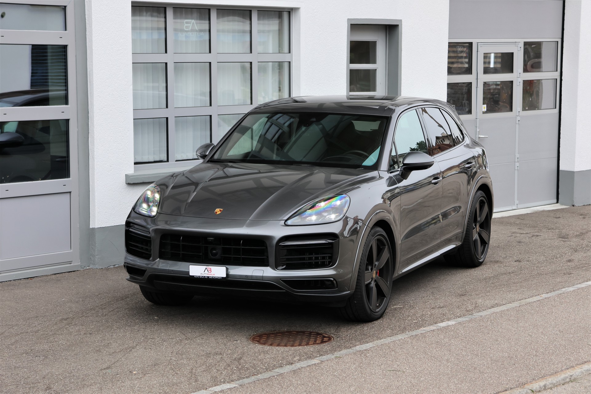 PORSCHE Cayenne GTS (CH) "2+2y Approved"