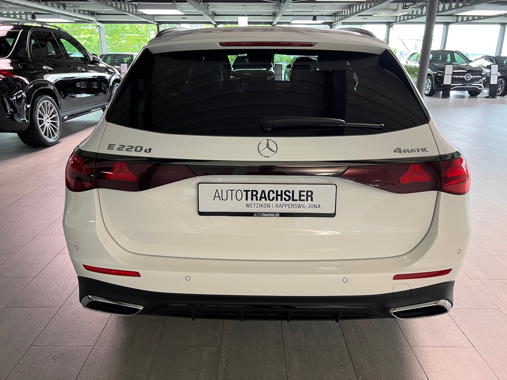 MERCEDES-BENZ E 220 d T 4Matic 9G-Tronic-image-4