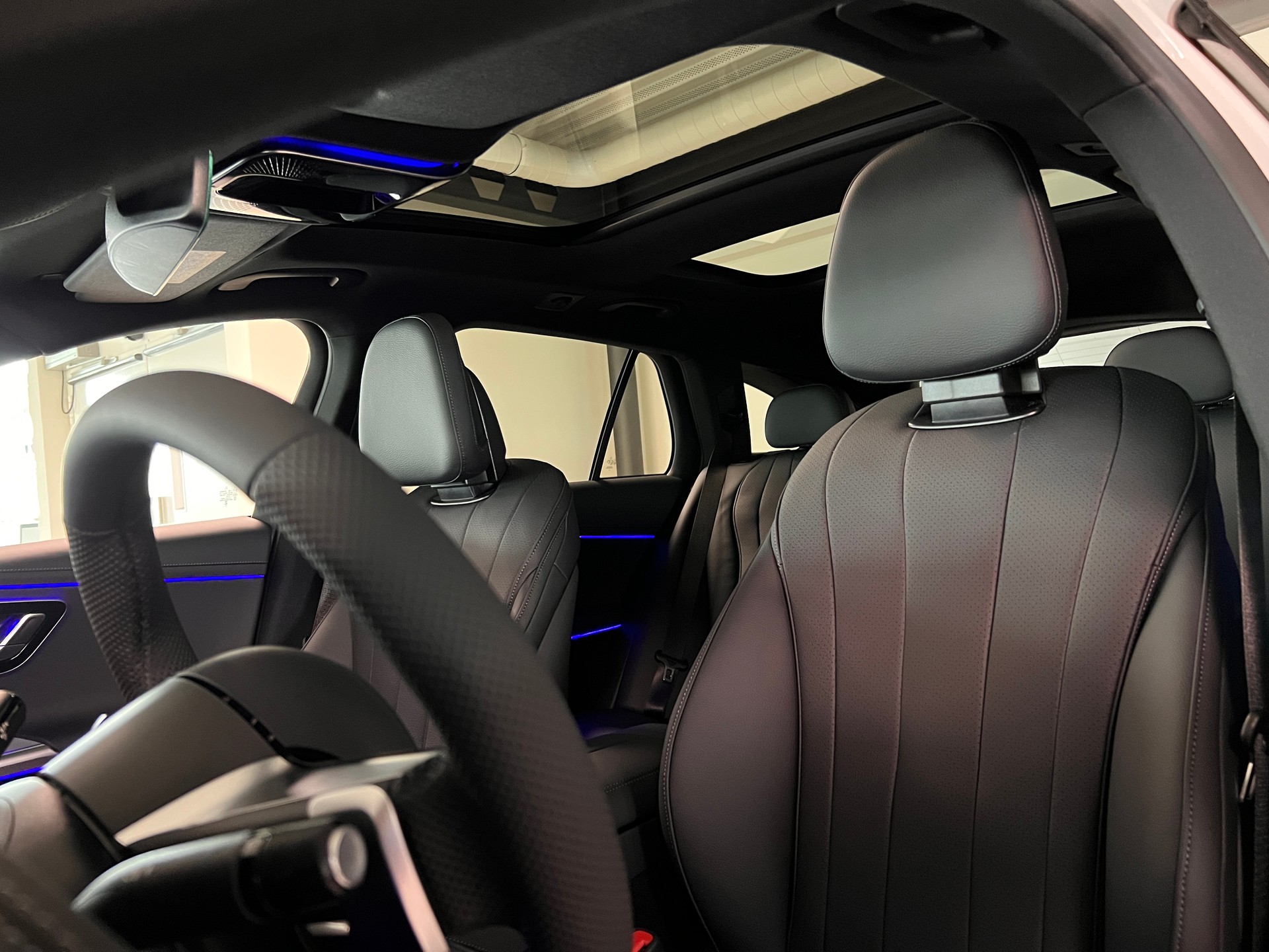 MERCEDES-BENZ E 220 d T 4Matic 9G-Tronic-image-11