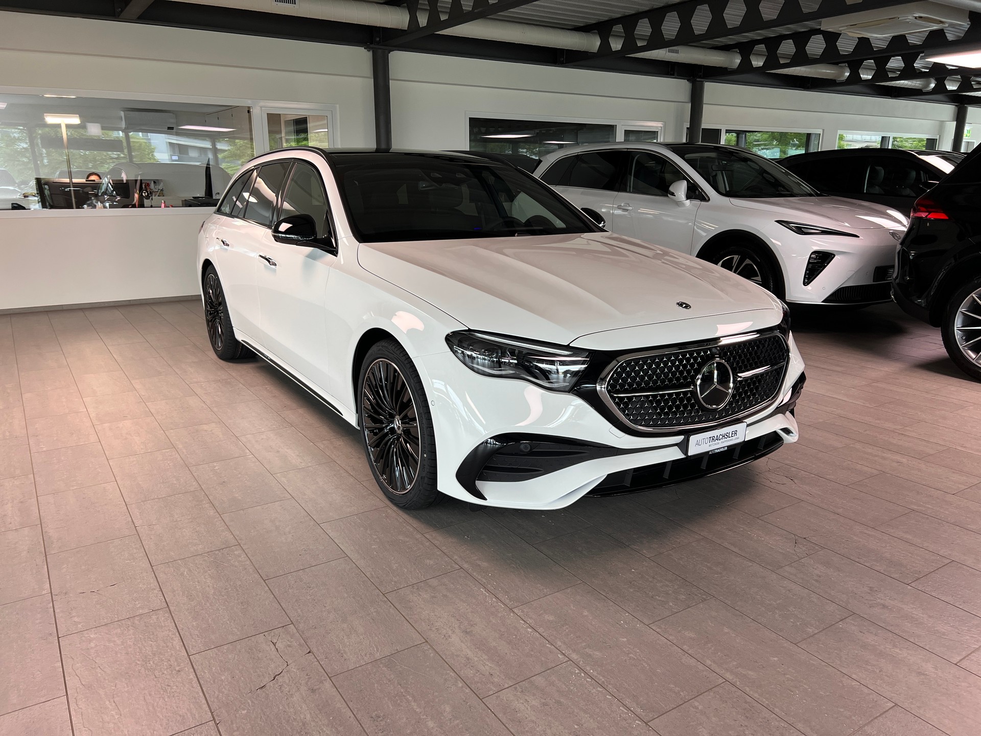 MERCEDES-BENZ E 220 d T 4Matic 9G-Tronic-image-2
