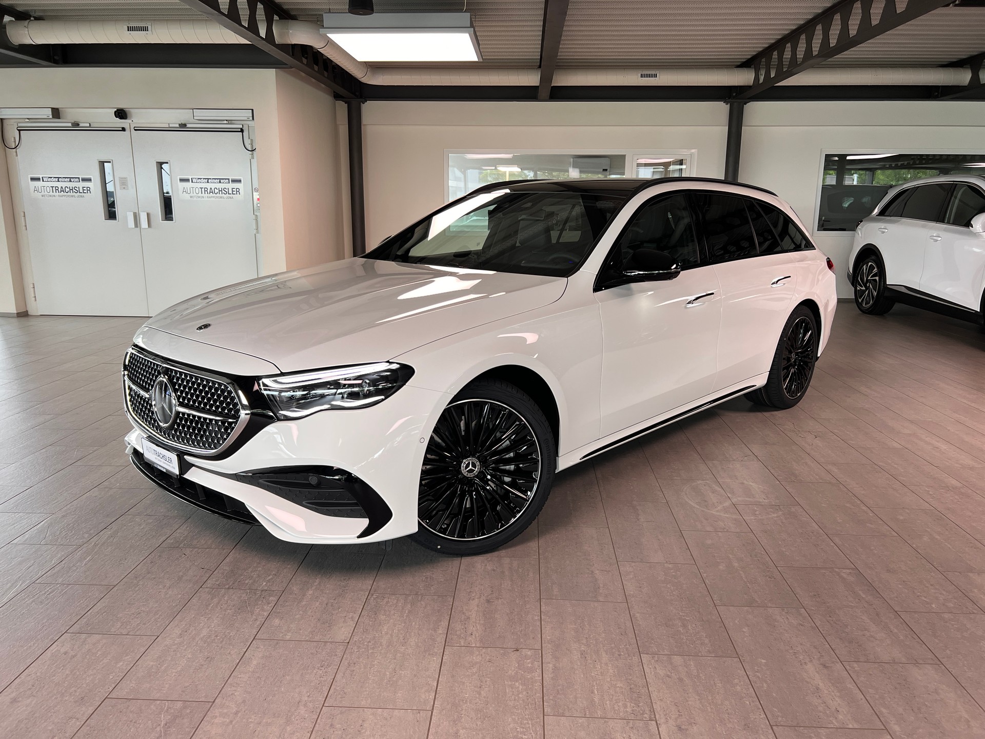 MERCEDES-BENZ E 220 d T 4Matic 9G-Tronic-image-0