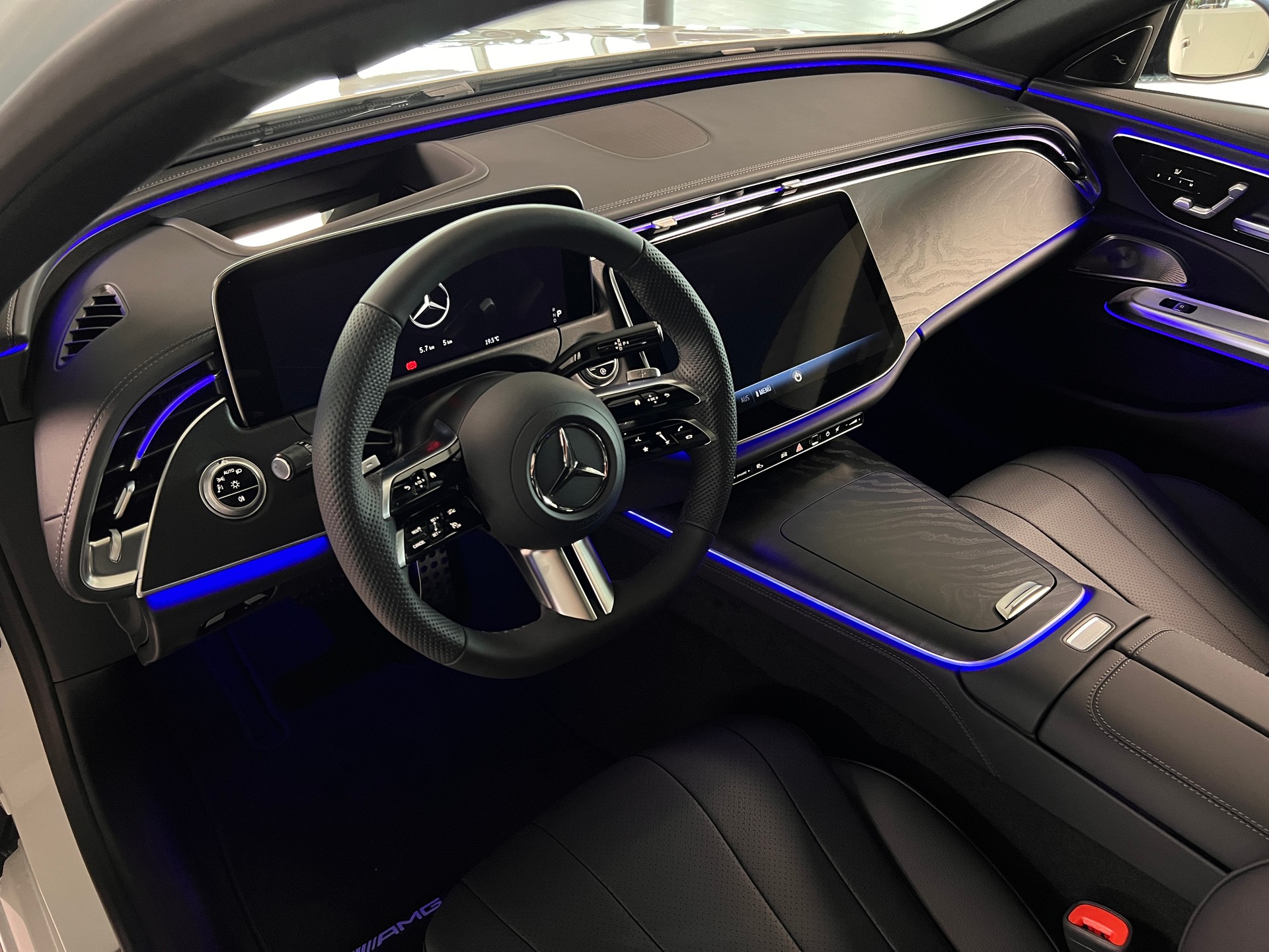 MERCEDES-BENZ E 220 d T 4Matic 9G-Tronic-image-10