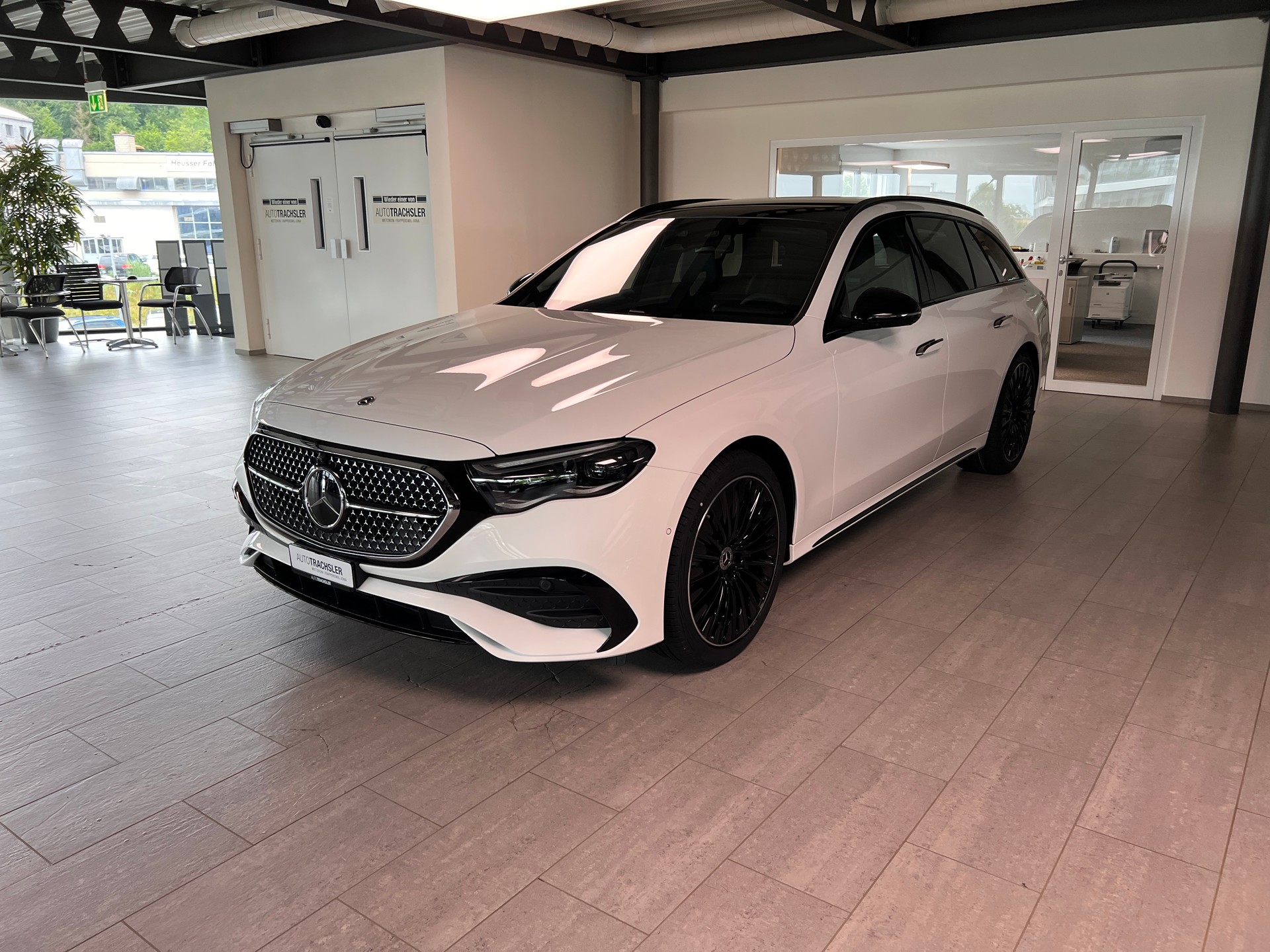 MERCEDES-BENZ E 220 d T 4Matic 9G-Tronic-image-3