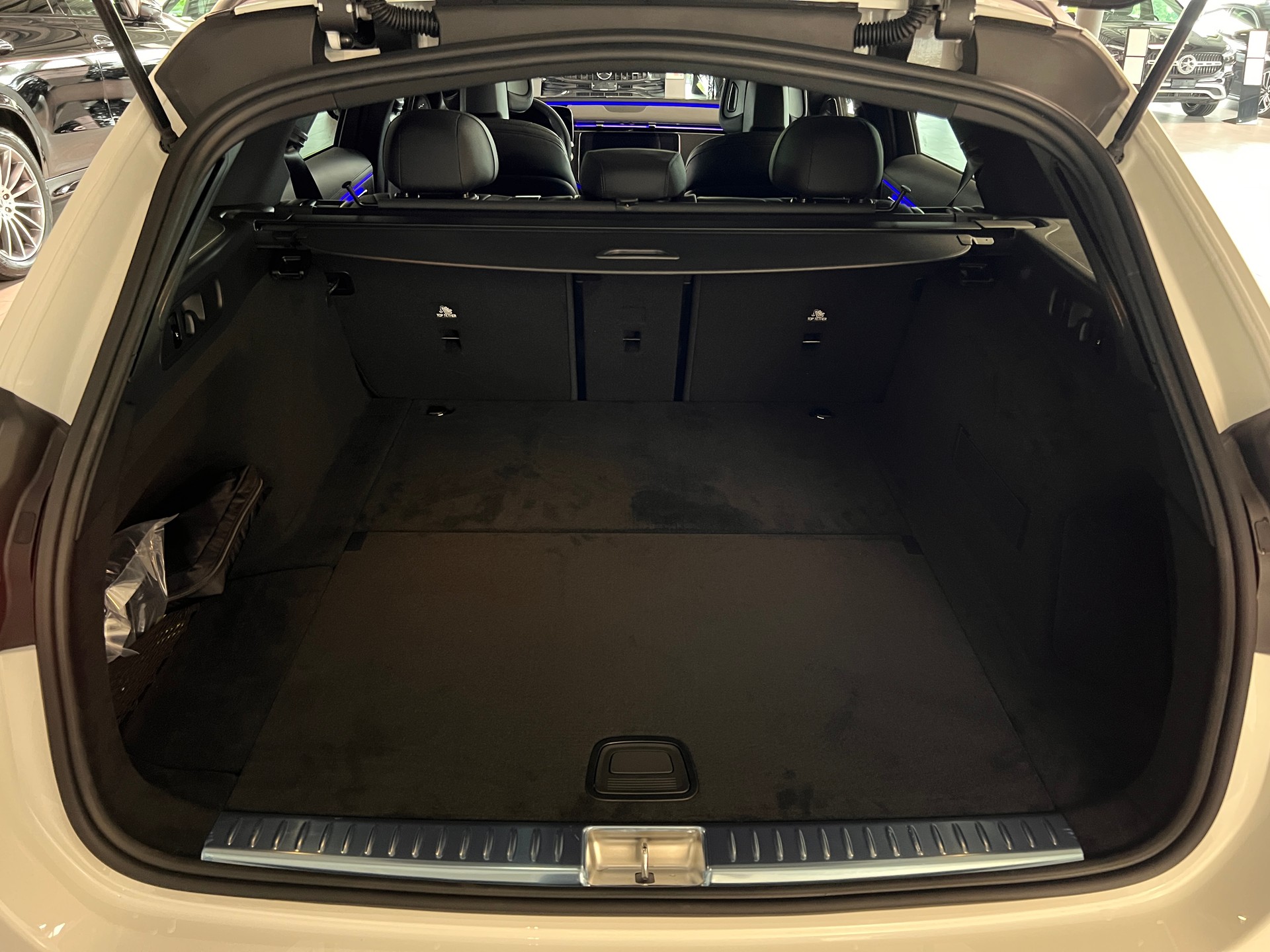 MERCEDES-BENZ E 220 d T 4Matic 9G-Tronic-image-6