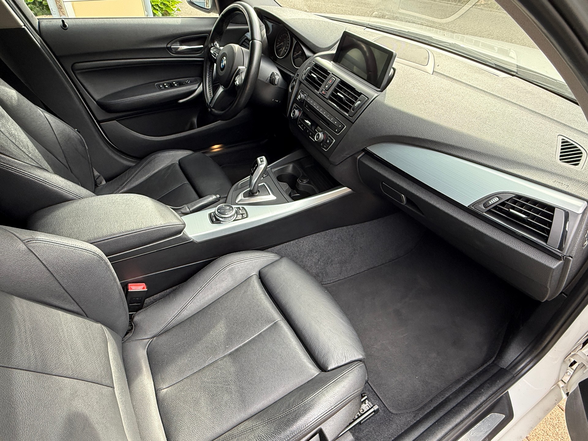BMW 118i-image-7