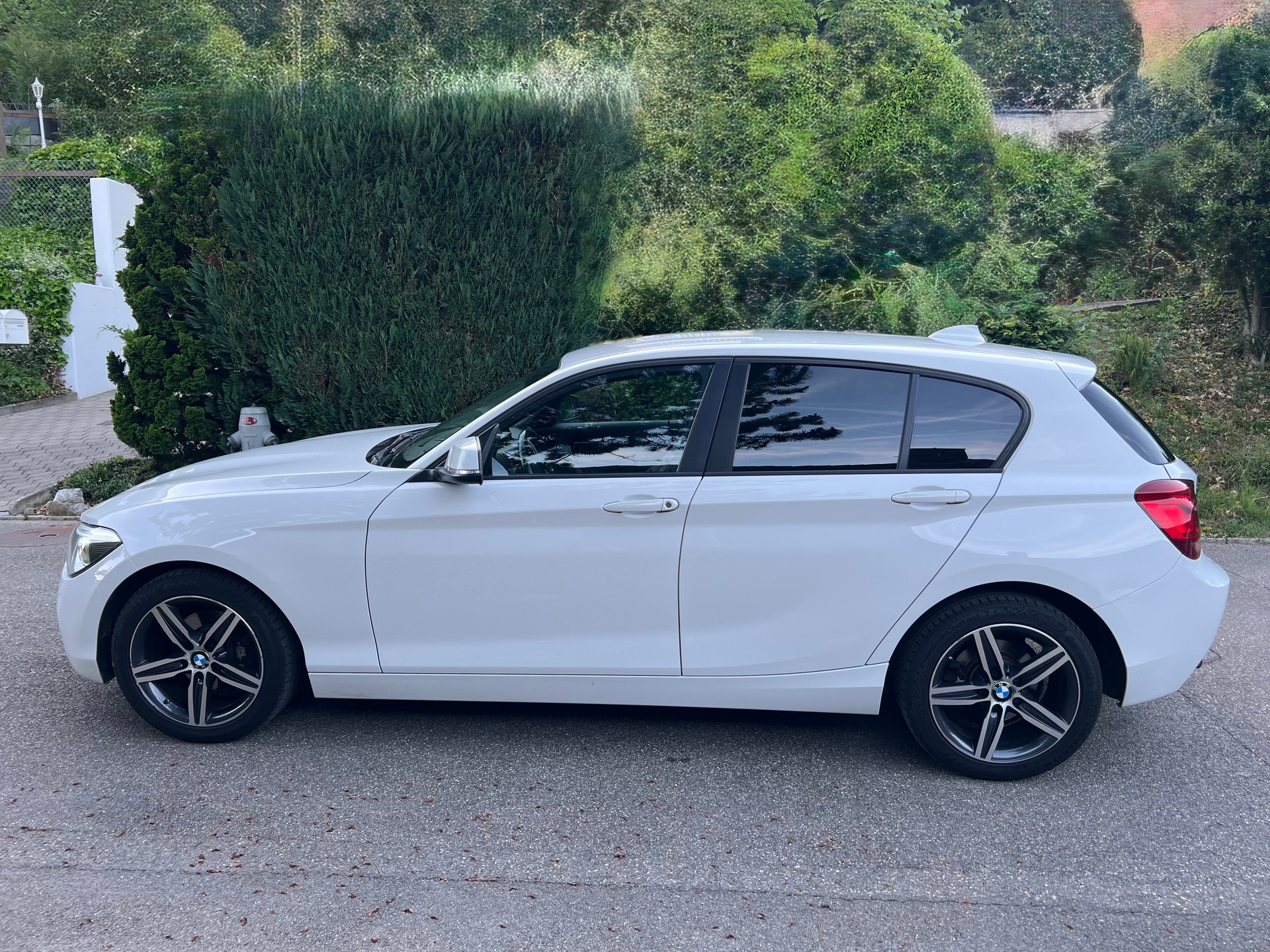 BMW 118i-image-1