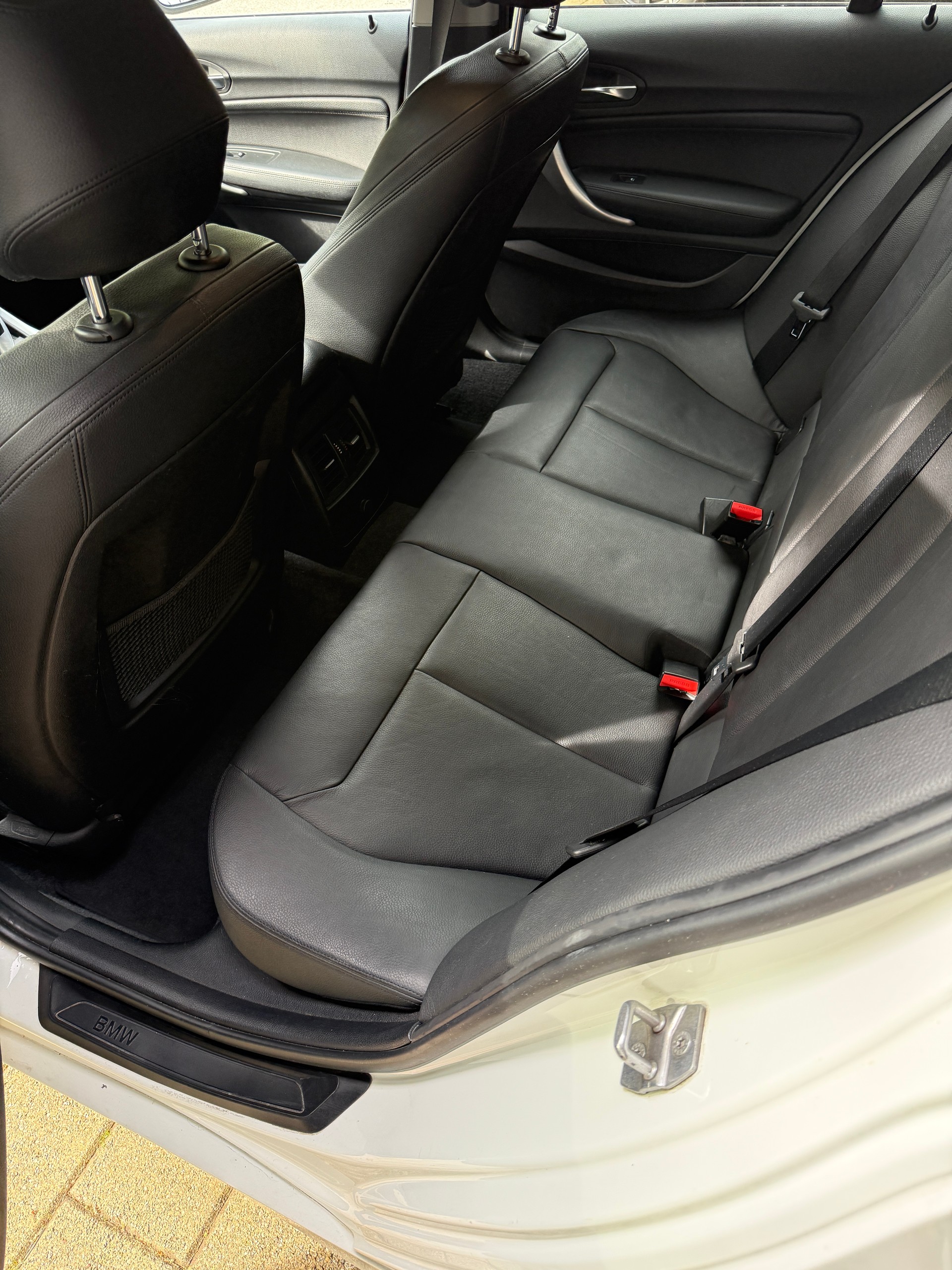 BMW 118i-image-8