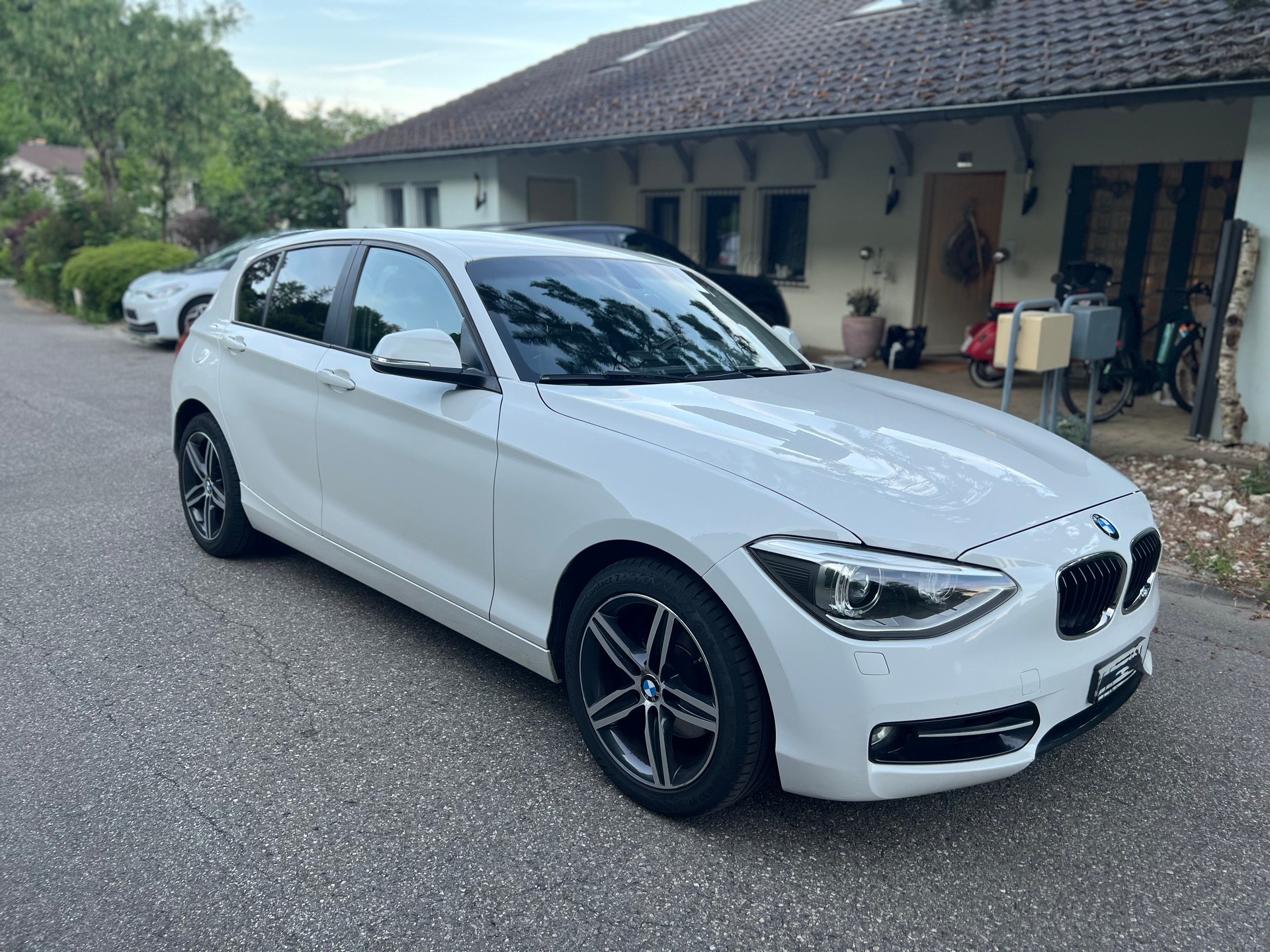 BMW 118i-image-0
