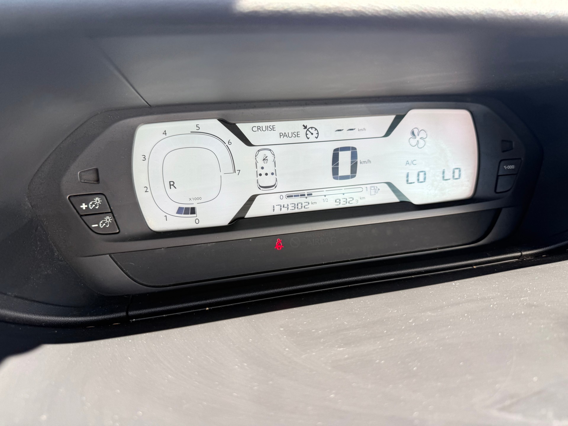 CITROEN Grand C4 Picasso 1.6 BlueHDi Intensive EAT6-image-12