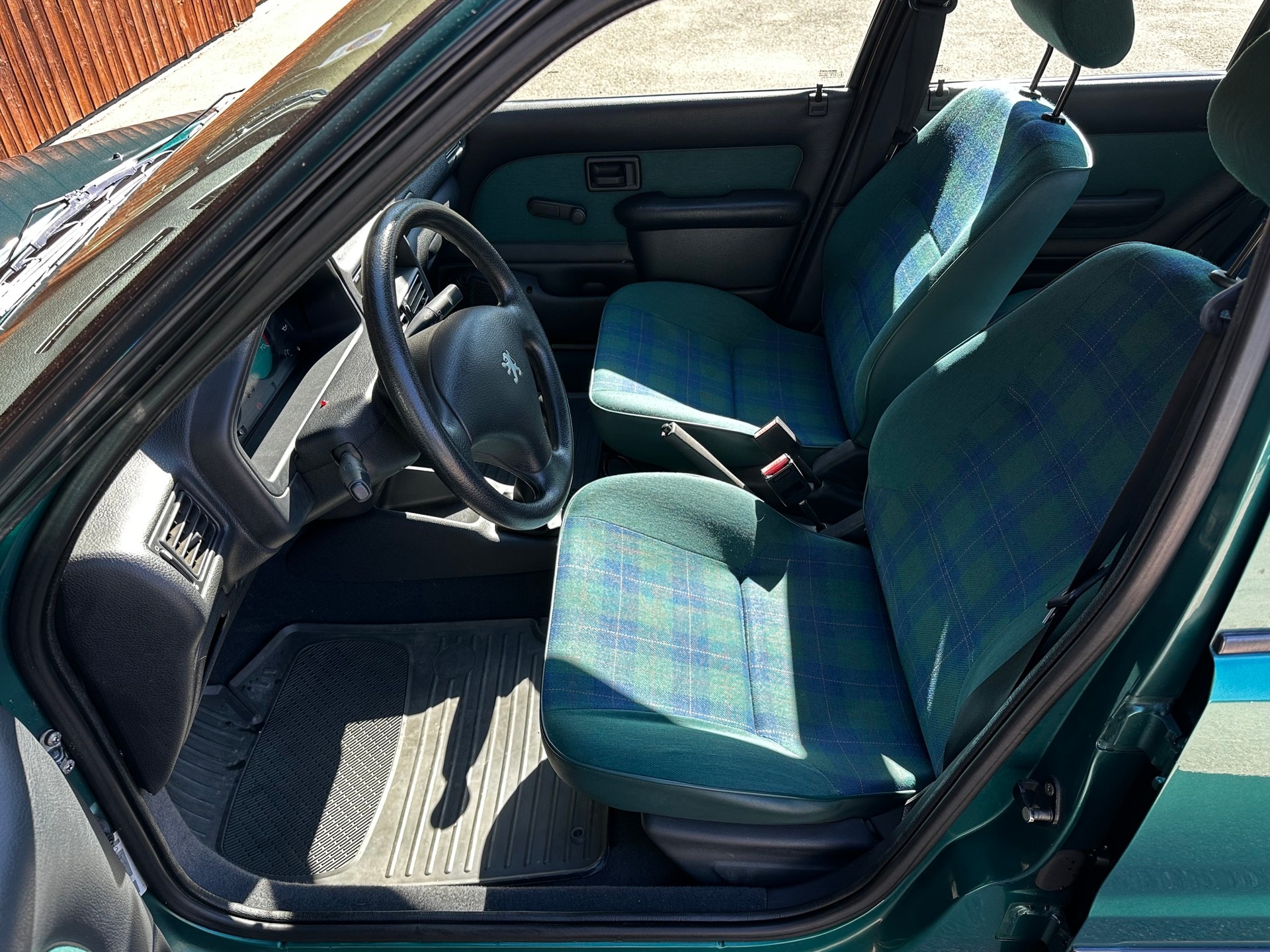 PEUGEOT 106-image-8