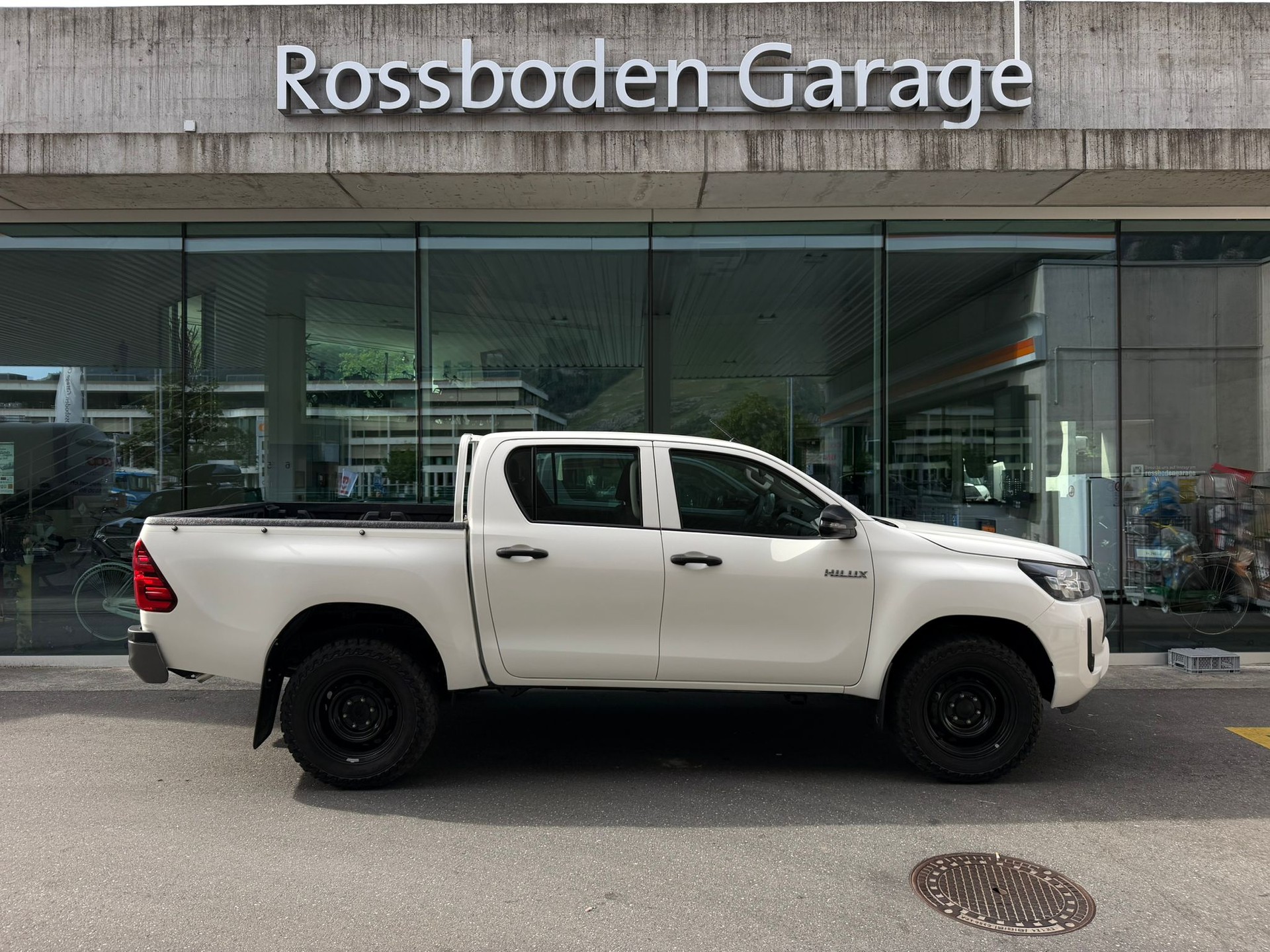 TOYOTA Hilux 2.4D-4D Comfort Double Cab 4x4-image-1