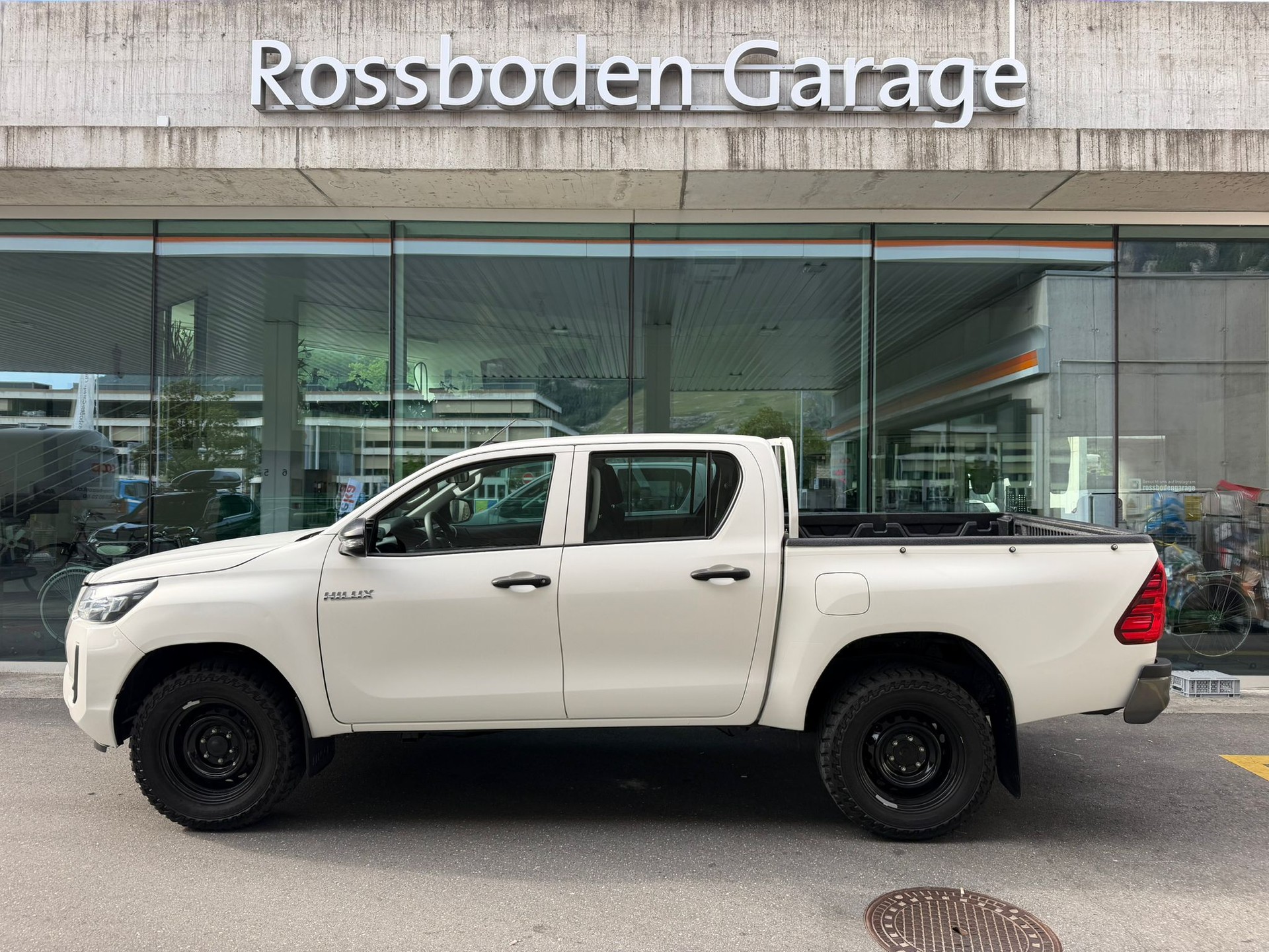 TOYOTA Hilux 2.4D-4D Comfort Double Cab 4x4-image-0