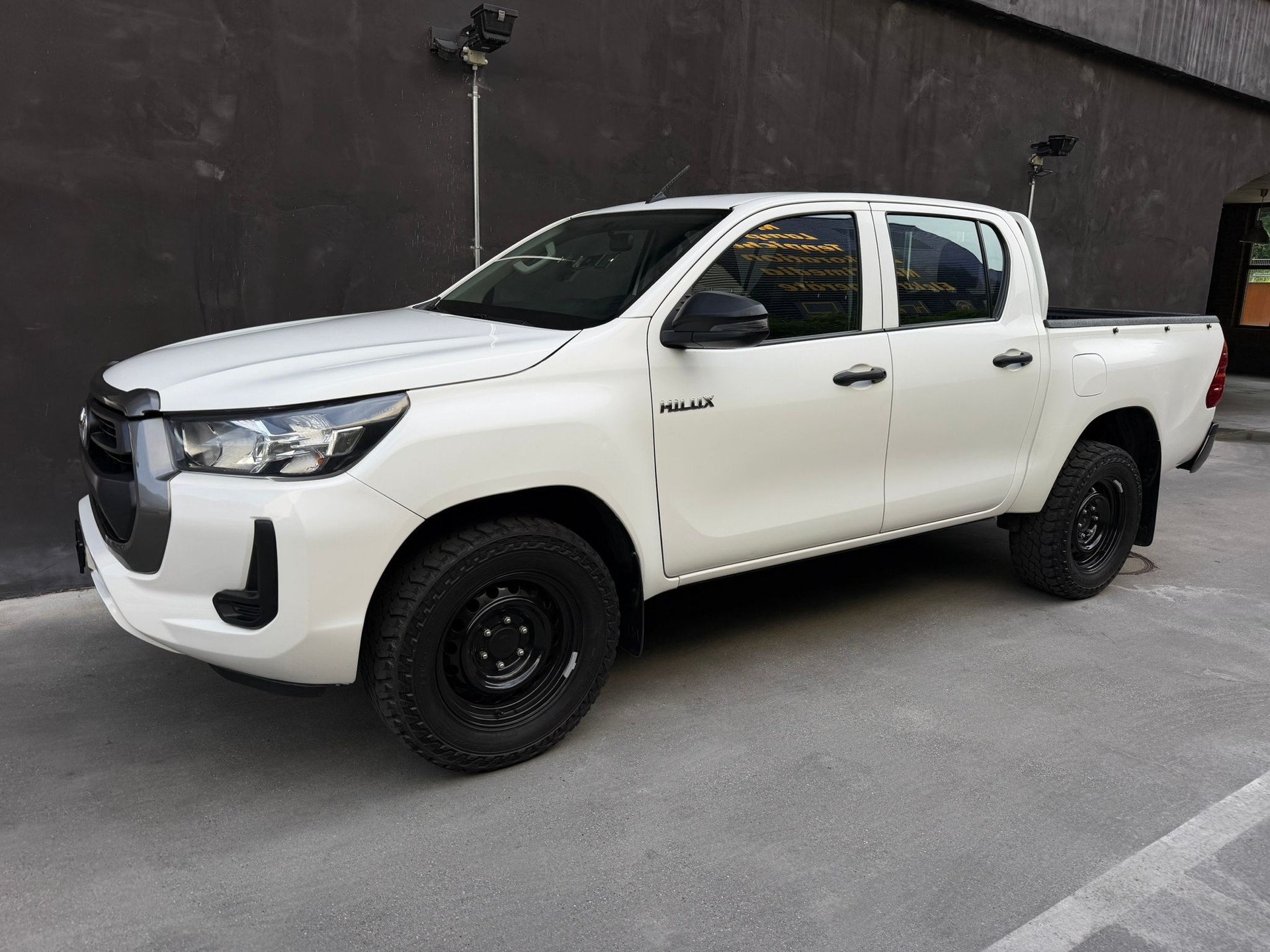 TOYOTA Hilux 2.4D-4D Comfort Double Cab 4x4-image-2